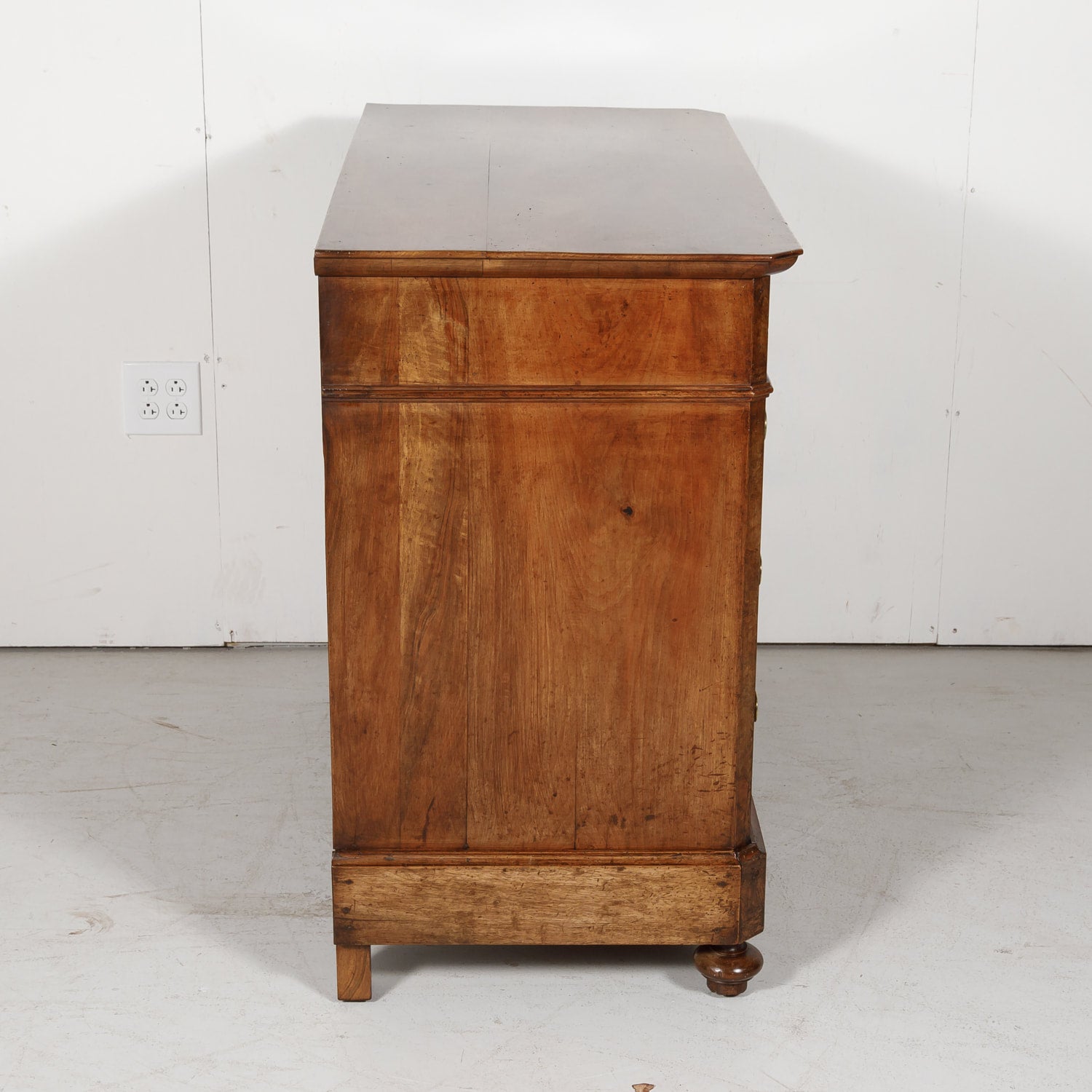 French 19th Century Louis Philippe Style Walnut Bookmatched Front Commode
