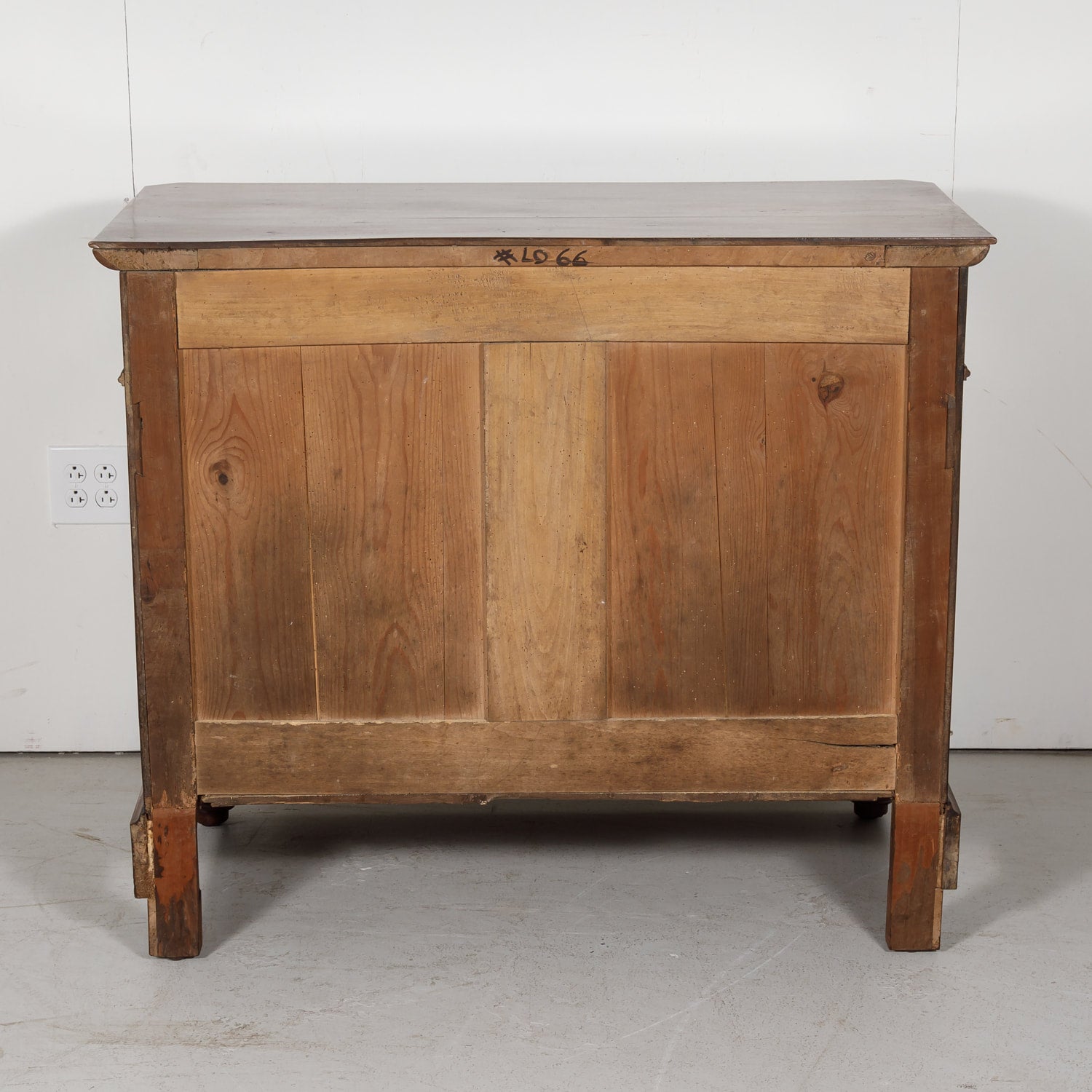 French 19th Century Louis Philippe Style Walnut Bookmatched Front Commode