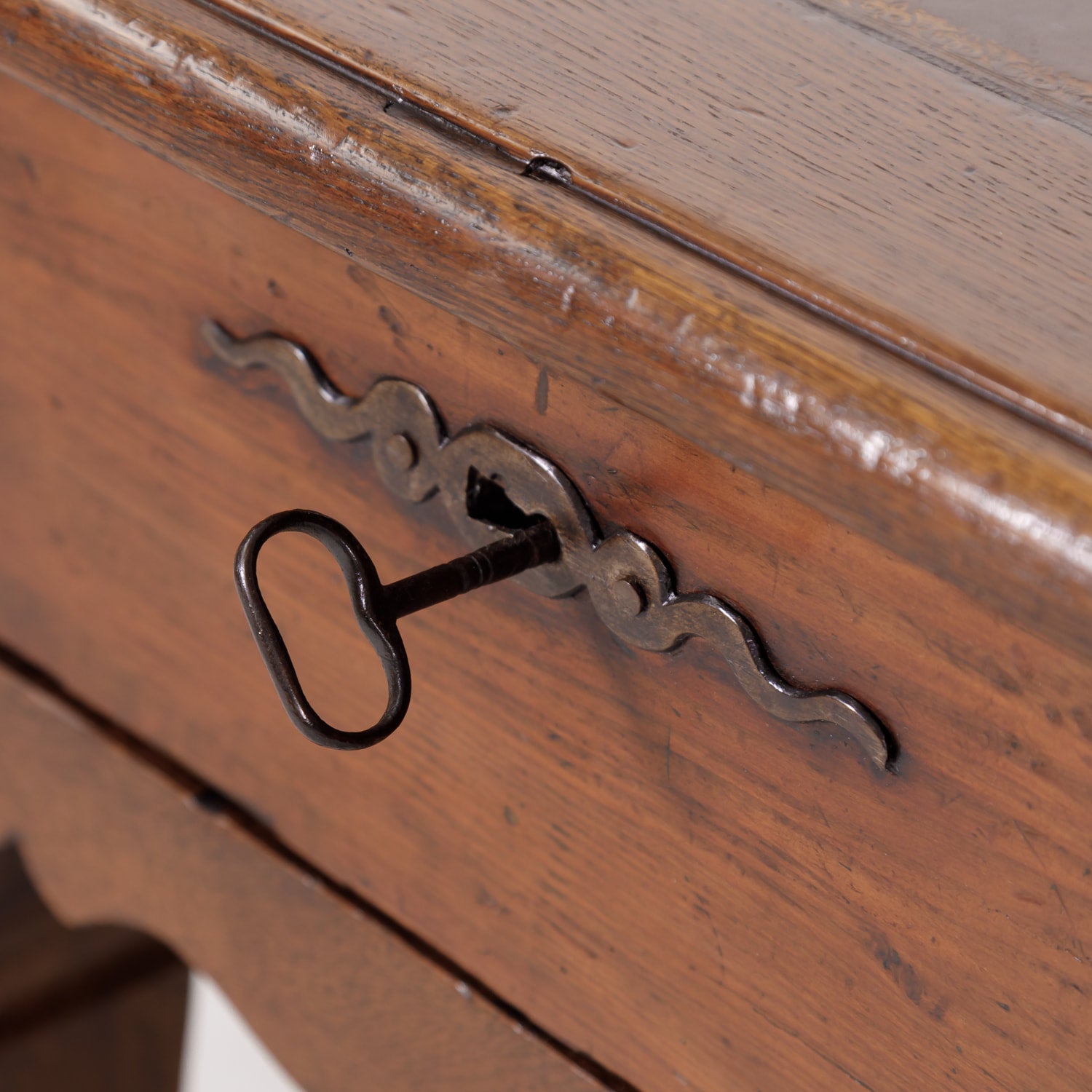 18th Century Louis XV-Louis XVI Transition Period Desk with Tooled Leather Top