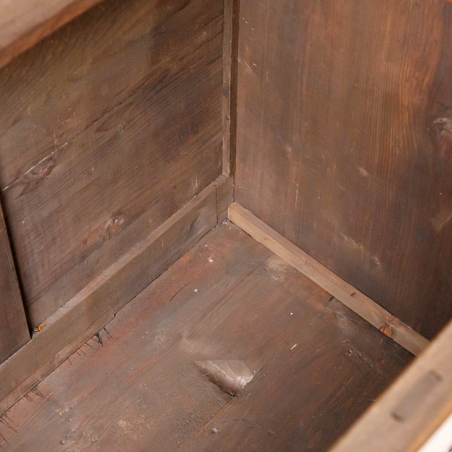 18th Century French Gothic Revival Period Walnut Settle or Hall Bench with Lift Seat