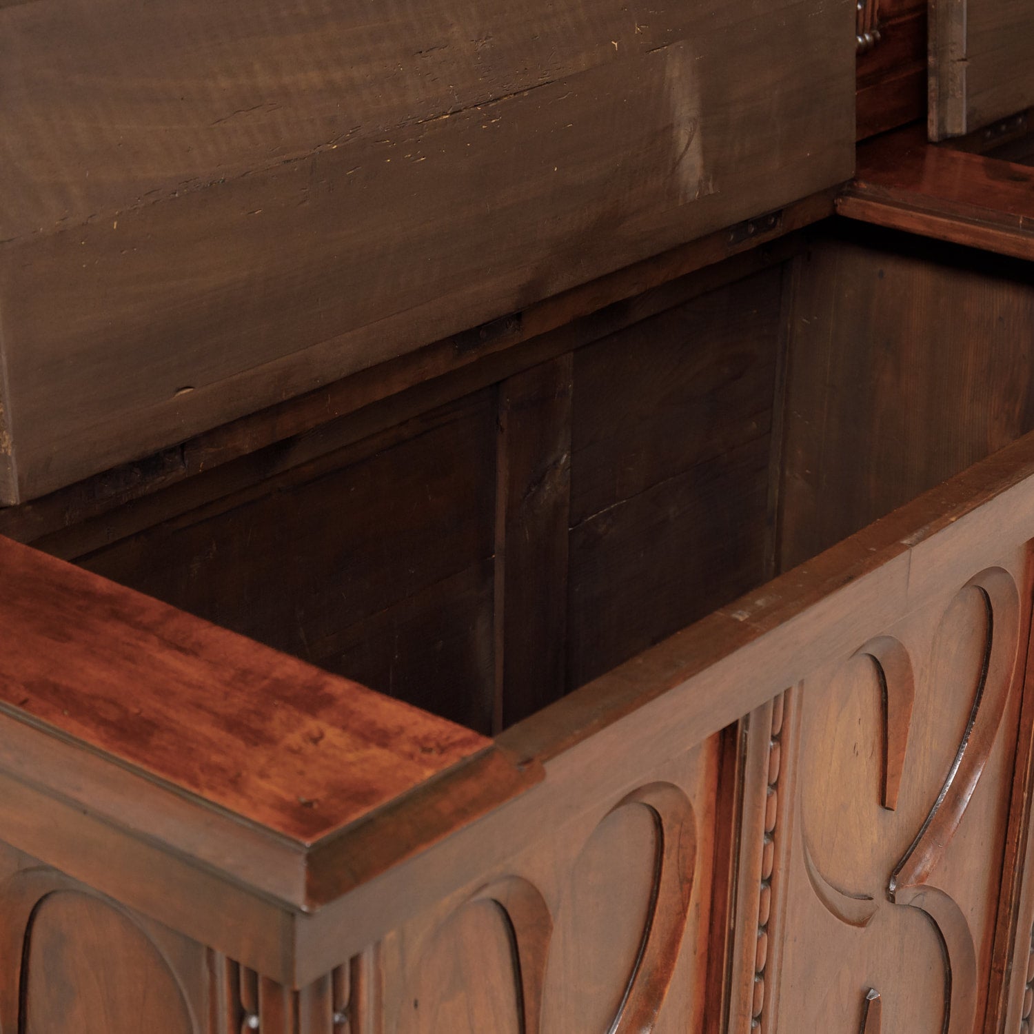 18th Century French Gothic Revival Period Walnut Settle or Hall Bench with Lift Seat