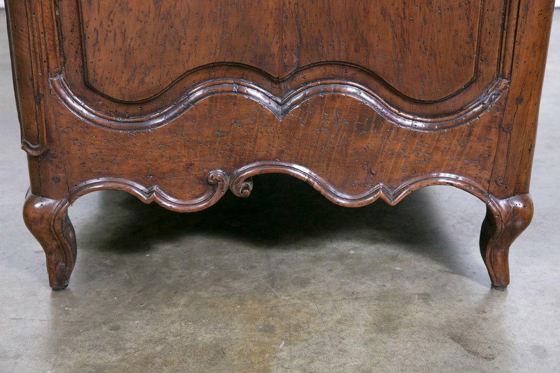 18th Century French Louis XV Period Lyonnaise Commode en Arbelete 