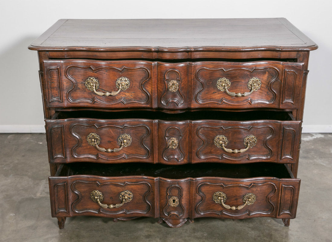 18th Century French Louis XV Period Lyonnaise Commode en Arbelete 