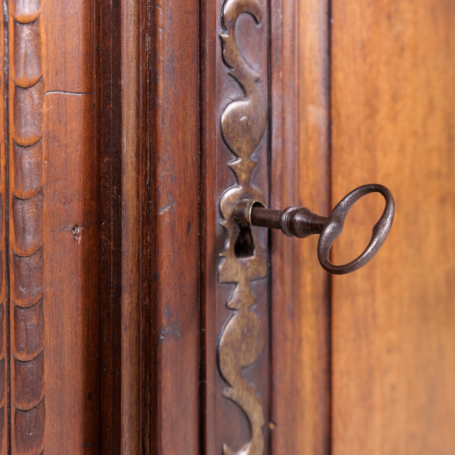 19th Century French Country Louis XV Style Walnut Buffet with Center Drawers