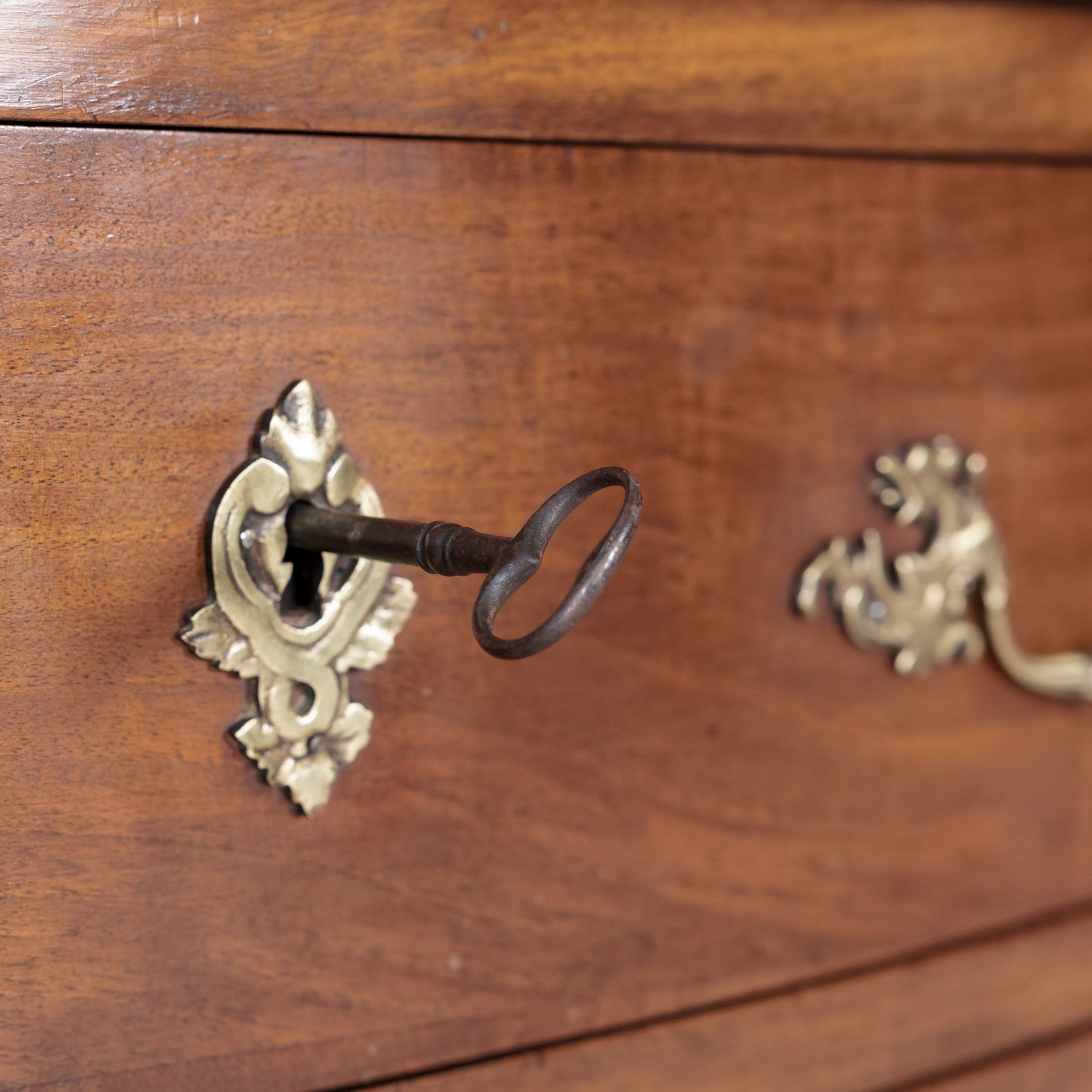 Early 19th Century French Louis XV Style Walnut Commode Sauteuse