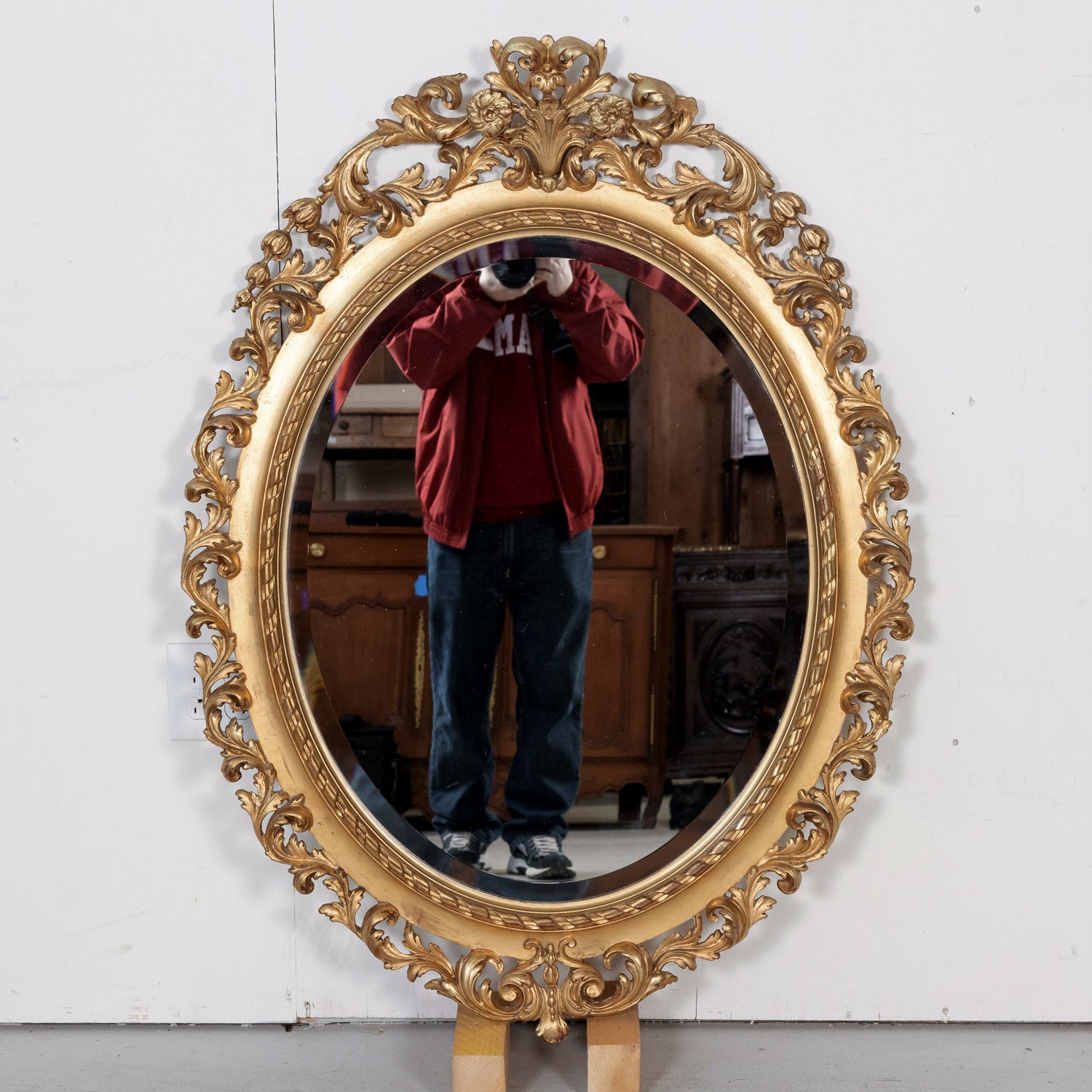 19th Century Carved French Louis XVI Style Oval Shaped Giltwood Mirror with Beveled Glass