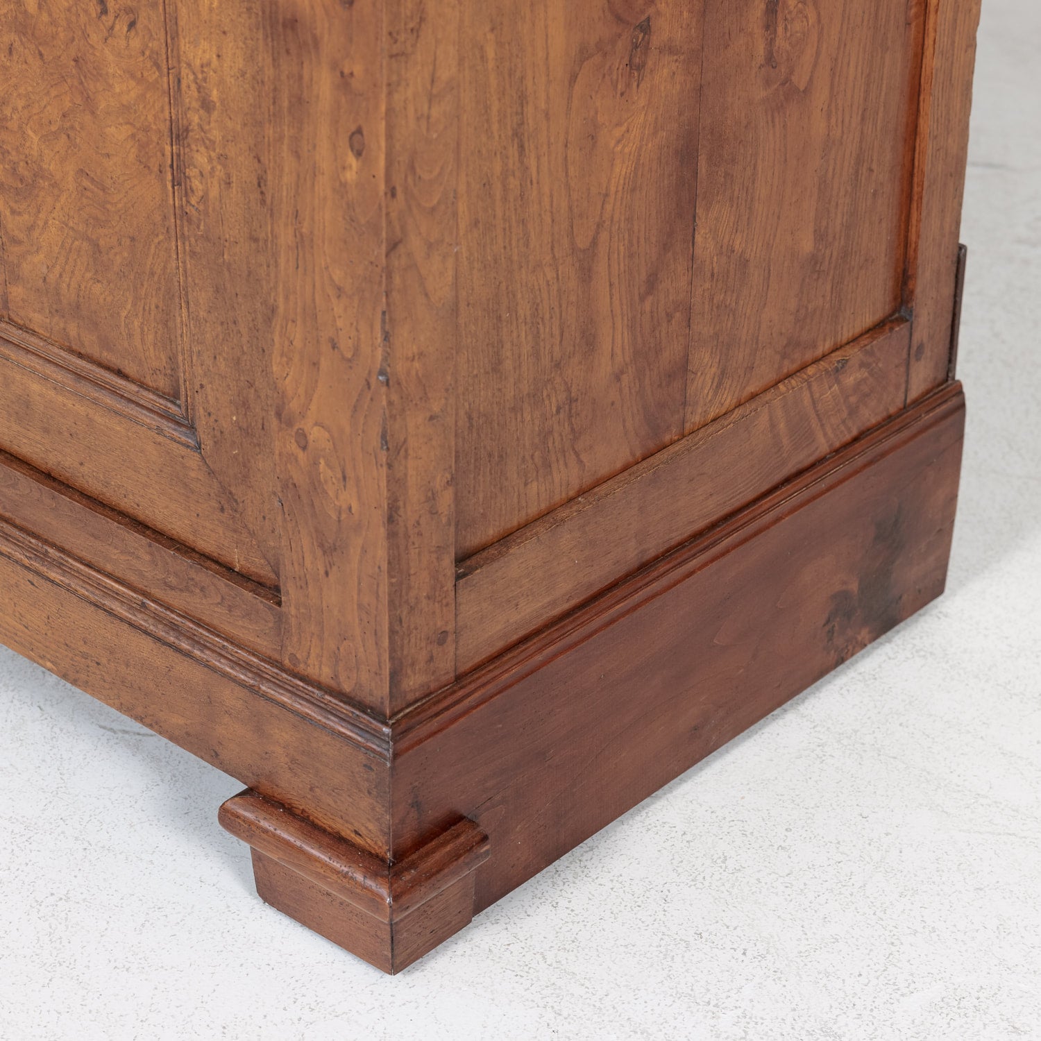 Large 19th Century French Louis Philippe Period Chestnut and Burled Chestnut Buffet Deux Corps