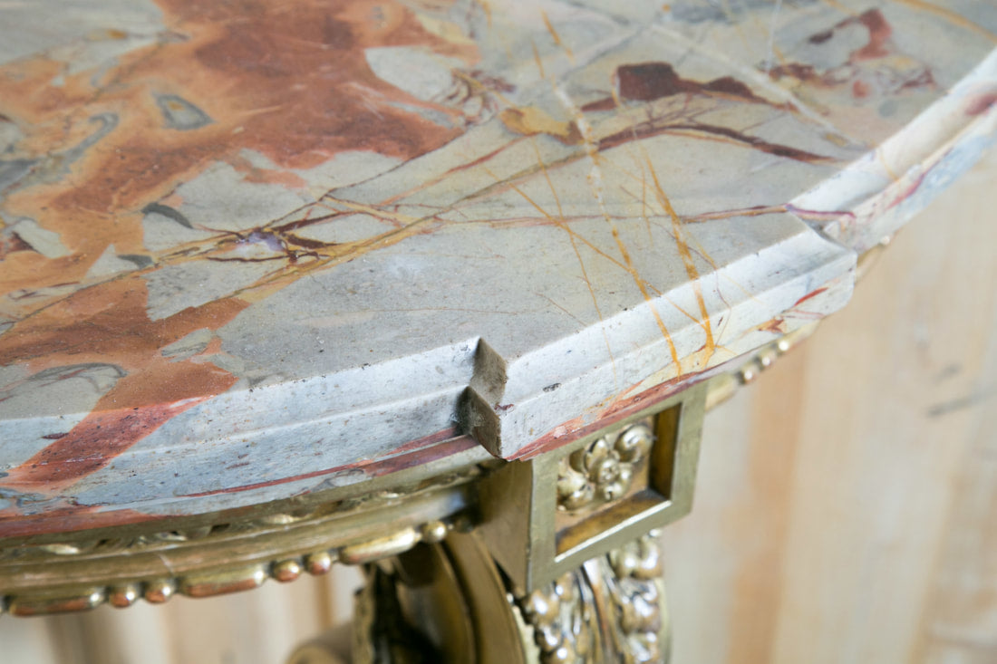 Early 19th Century Louis XVI Giltwood Corner Console with Marble Top