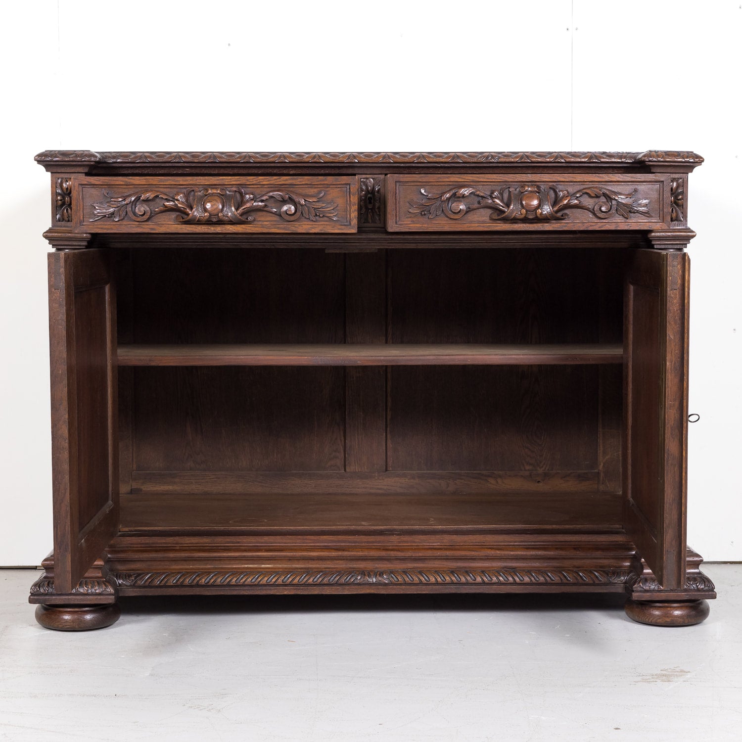 19th Century French Louis XIII Style Oak Buffet de Chasse or Hunting Buffet