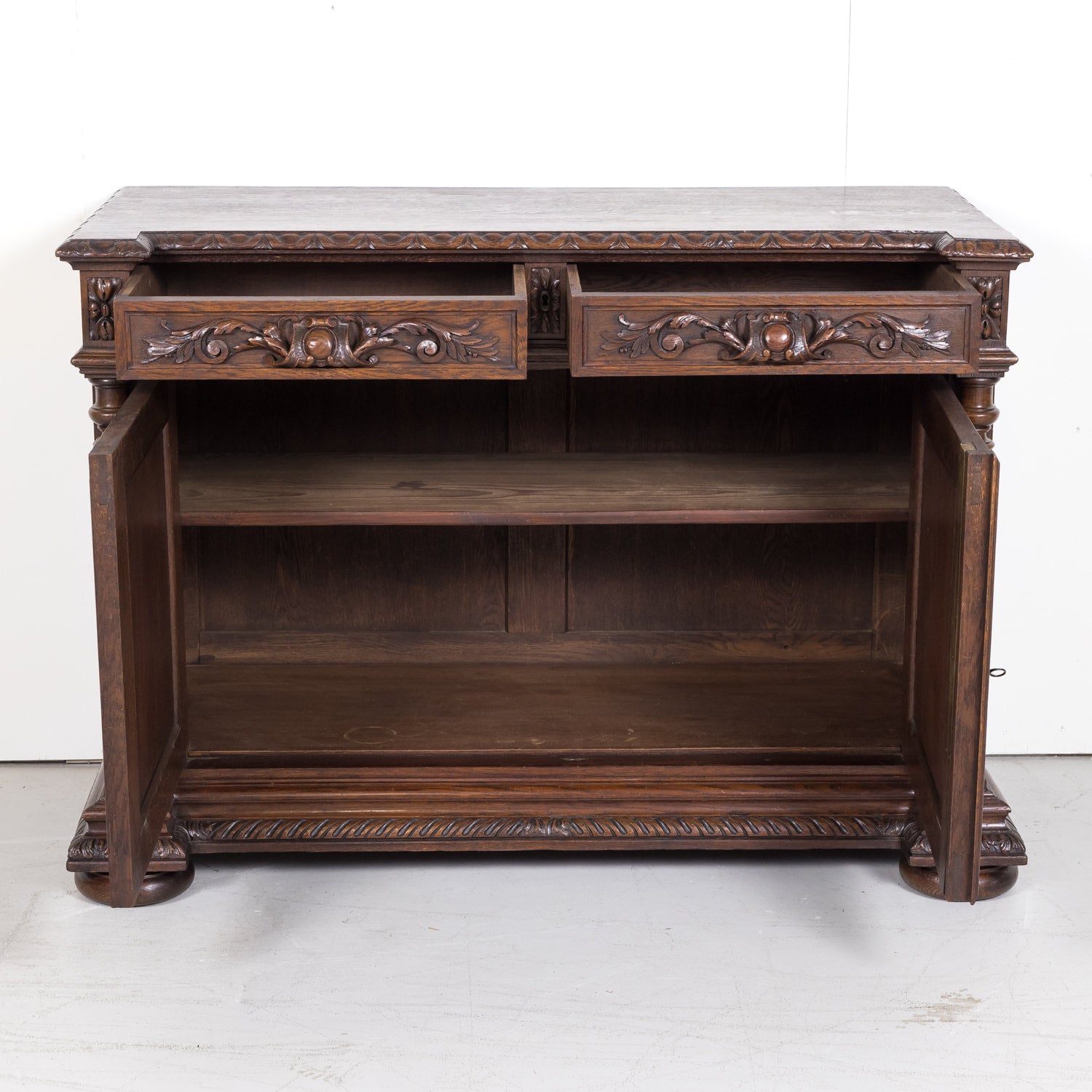 19th Century French Louis XIII Style Oak Buffet de Chasse or Hunting Buffet