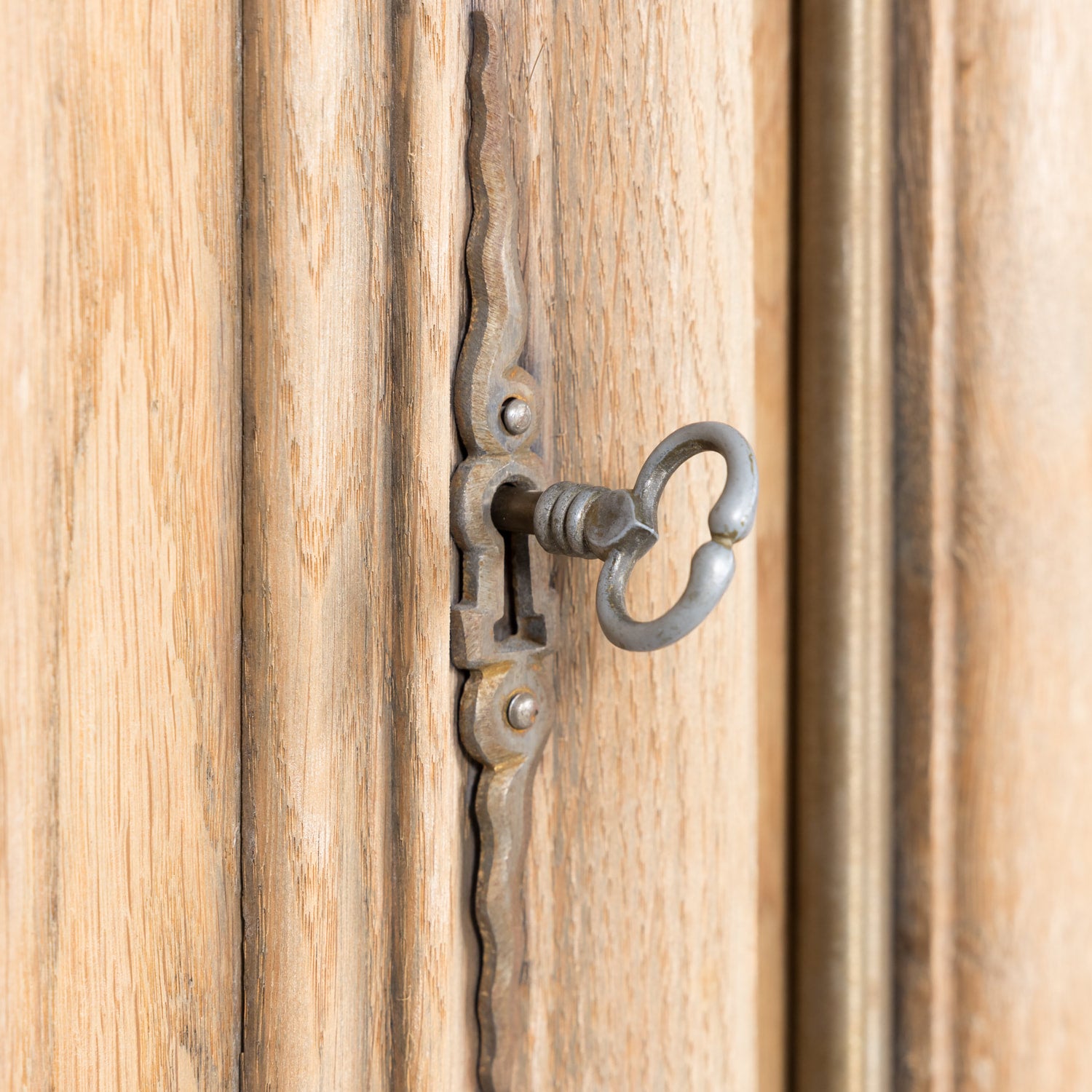 Early 20th Century French Louis XIII Bleached Oak Enfilade Buffet