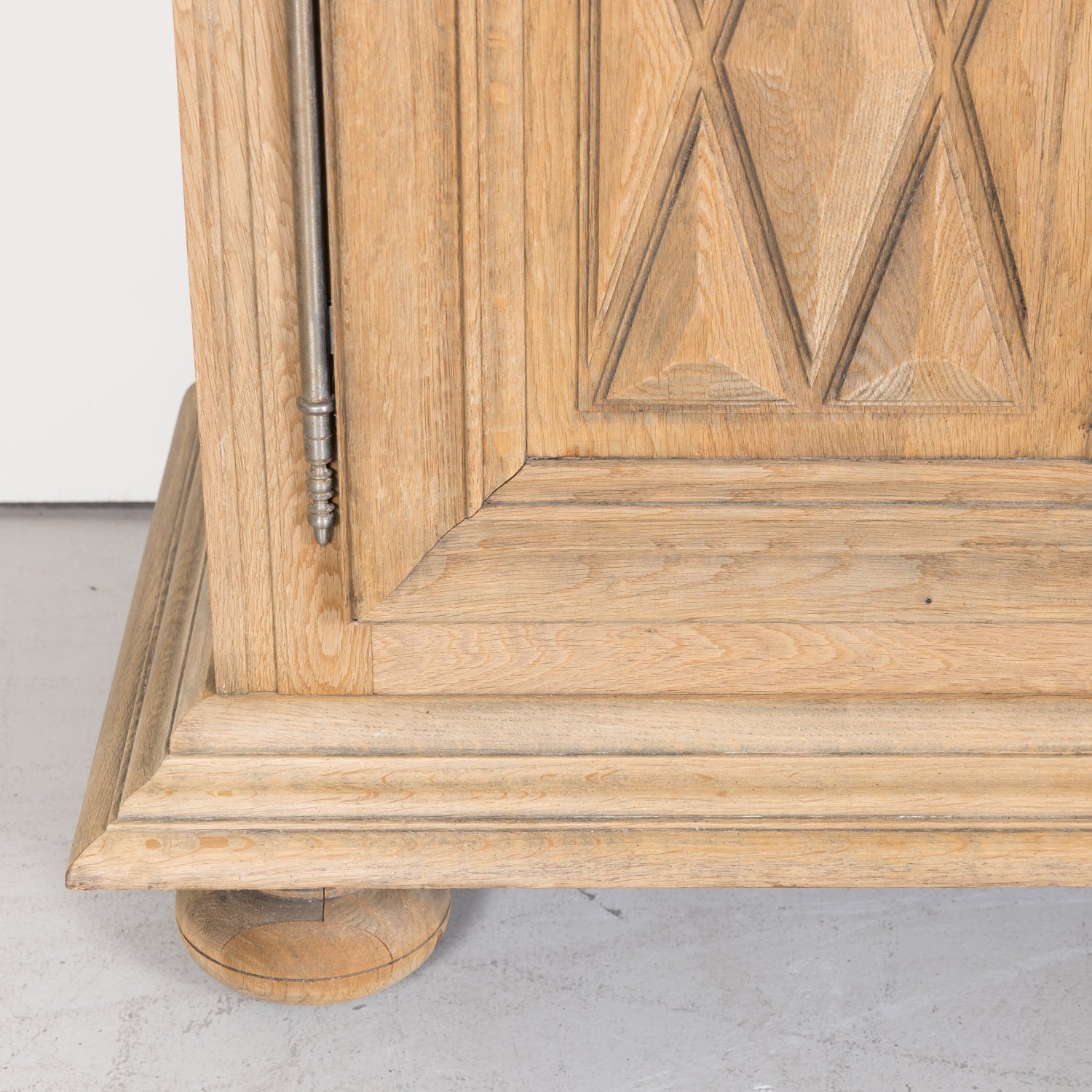 Early 20th Century French Louis XIII Bleached Oak Enfilade Buffet