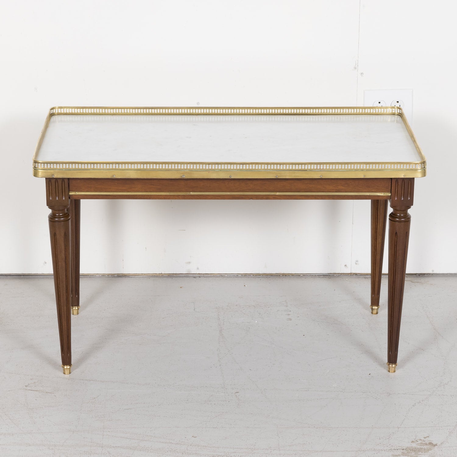 Louis XVI Mahogany Coffee Table with White Carrera Marble Top and Brass Baguettes, Gallery and Fluted Legs from Paris c. 1920s