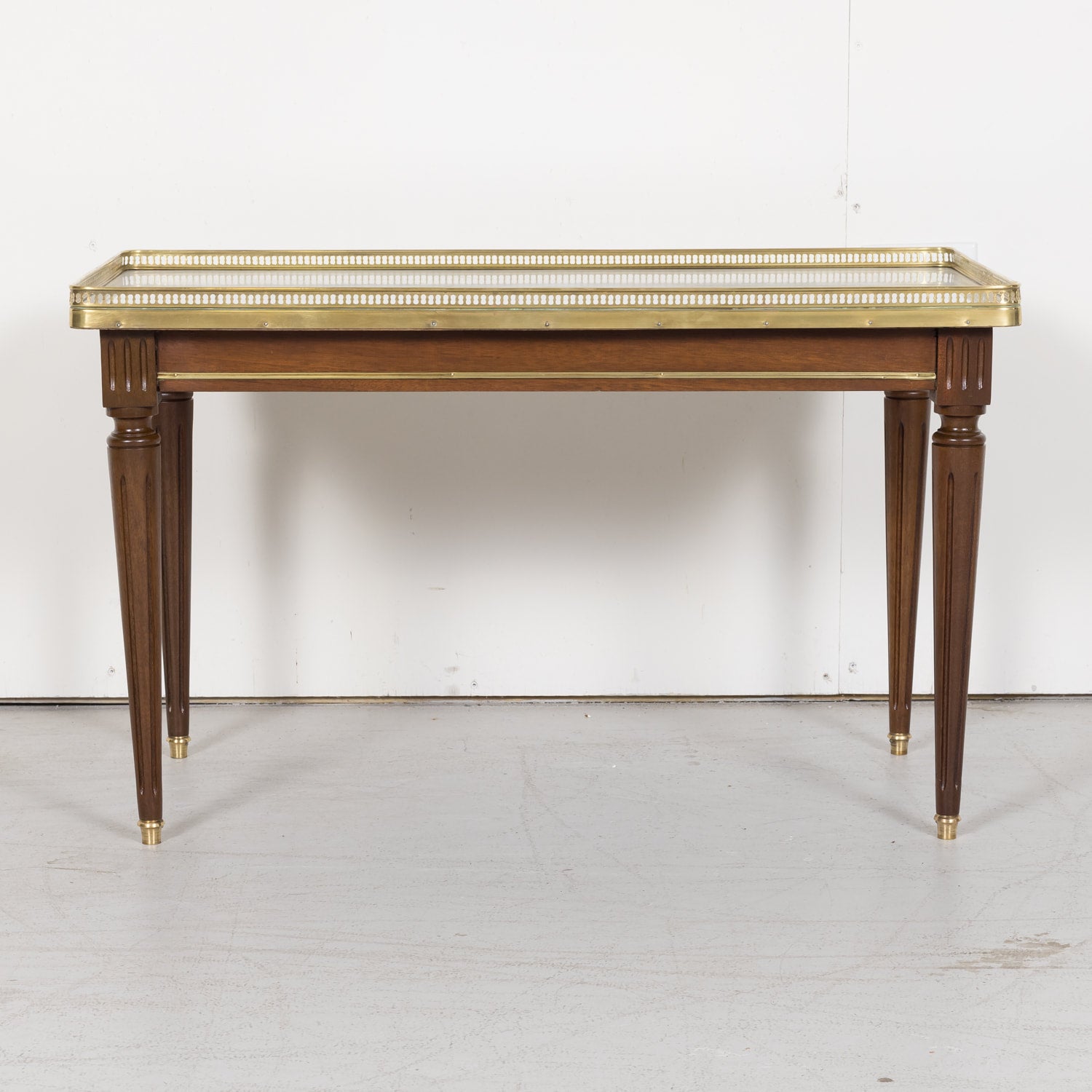 Louis XVI Mahogany Coffee Table with White Carrera Marble Top and Brass Baguettes, Gallery and Fluted Legs from Paris c. 1920s
