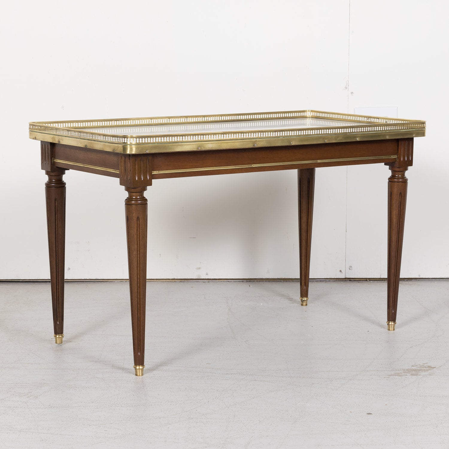 Louis XVI Mahogany Coffee Table with White Carrera Marble Top and Brass Baguettes, Gallery and Fluted Legs from Paris c. 1920s
