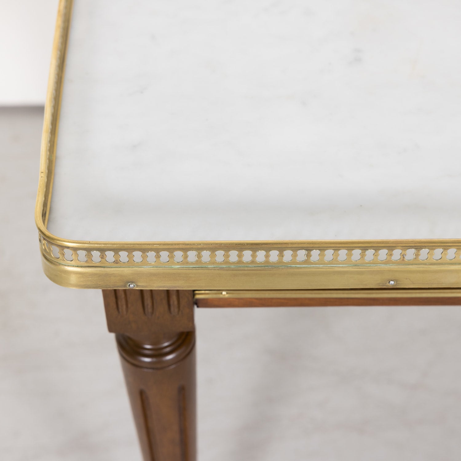 Louis XVI Mahogany Coffee Table with White Carrera Marble Top and Brass Baguettes, Gallery and Fluted Legs from Paris c. 1920s