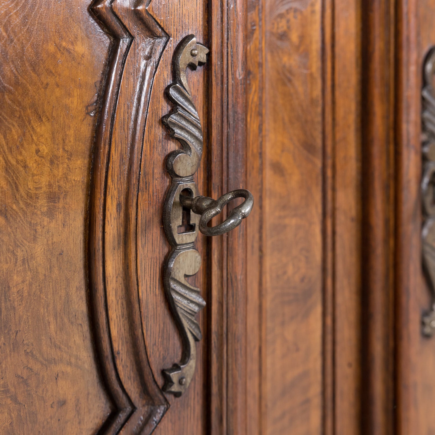 Oak and Burled Walnut Louis XV Enfilade Buffet from Bresse, France