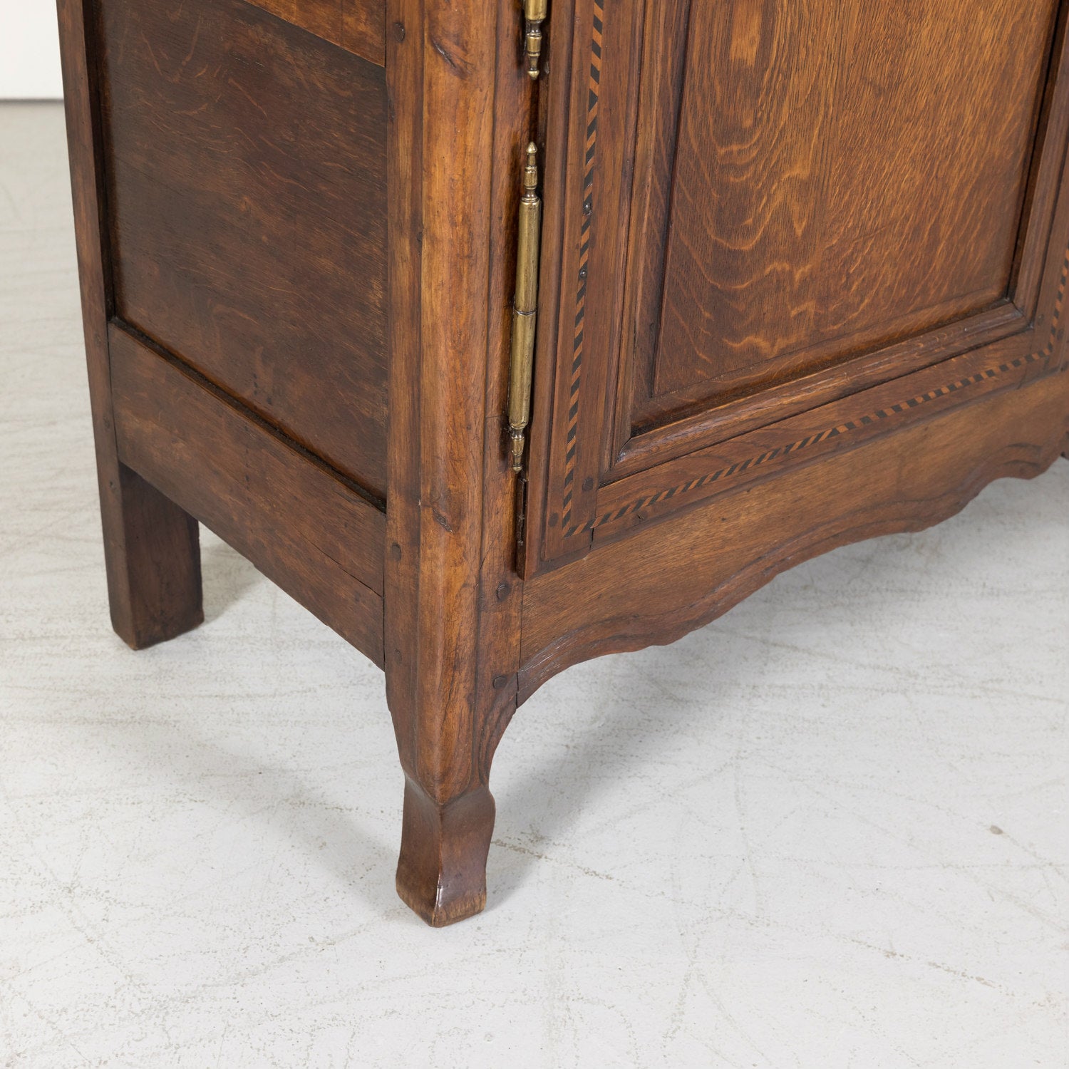 19th Century French Country Louis XV Style Oak Enfilade Buffet with Ebonized Marquetry