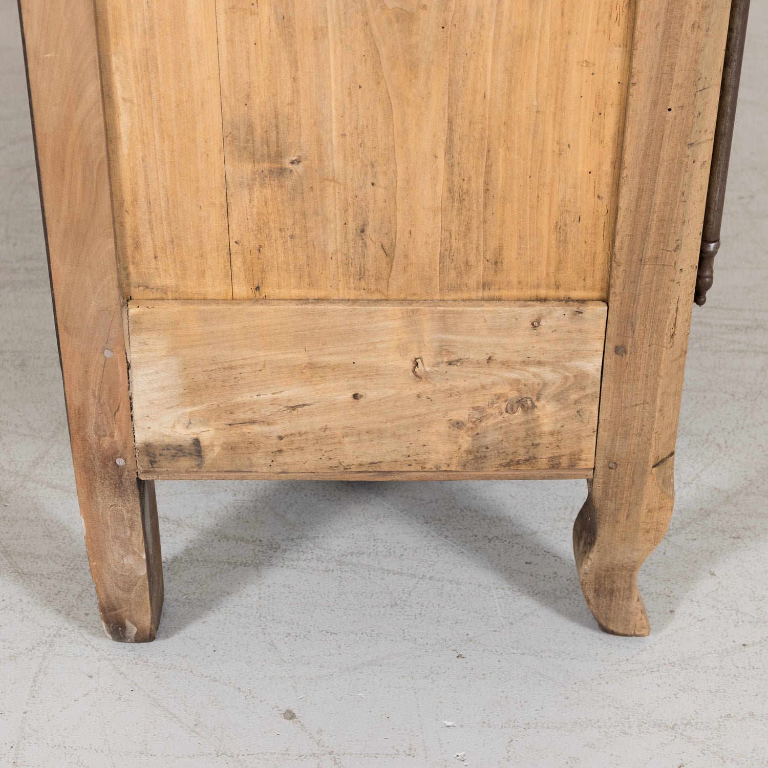 Louis XV Transition Louis XVI Buffet Deux Corps made of Solid Walnut Circa Late 18th Century