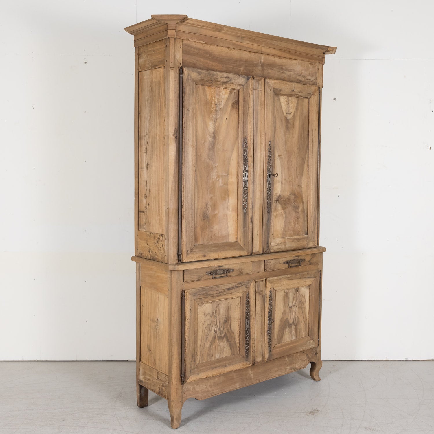 Louis XV Transition Louis XVI Buffet Deux Corps made of Solid Walnut Circa Late 18th Century