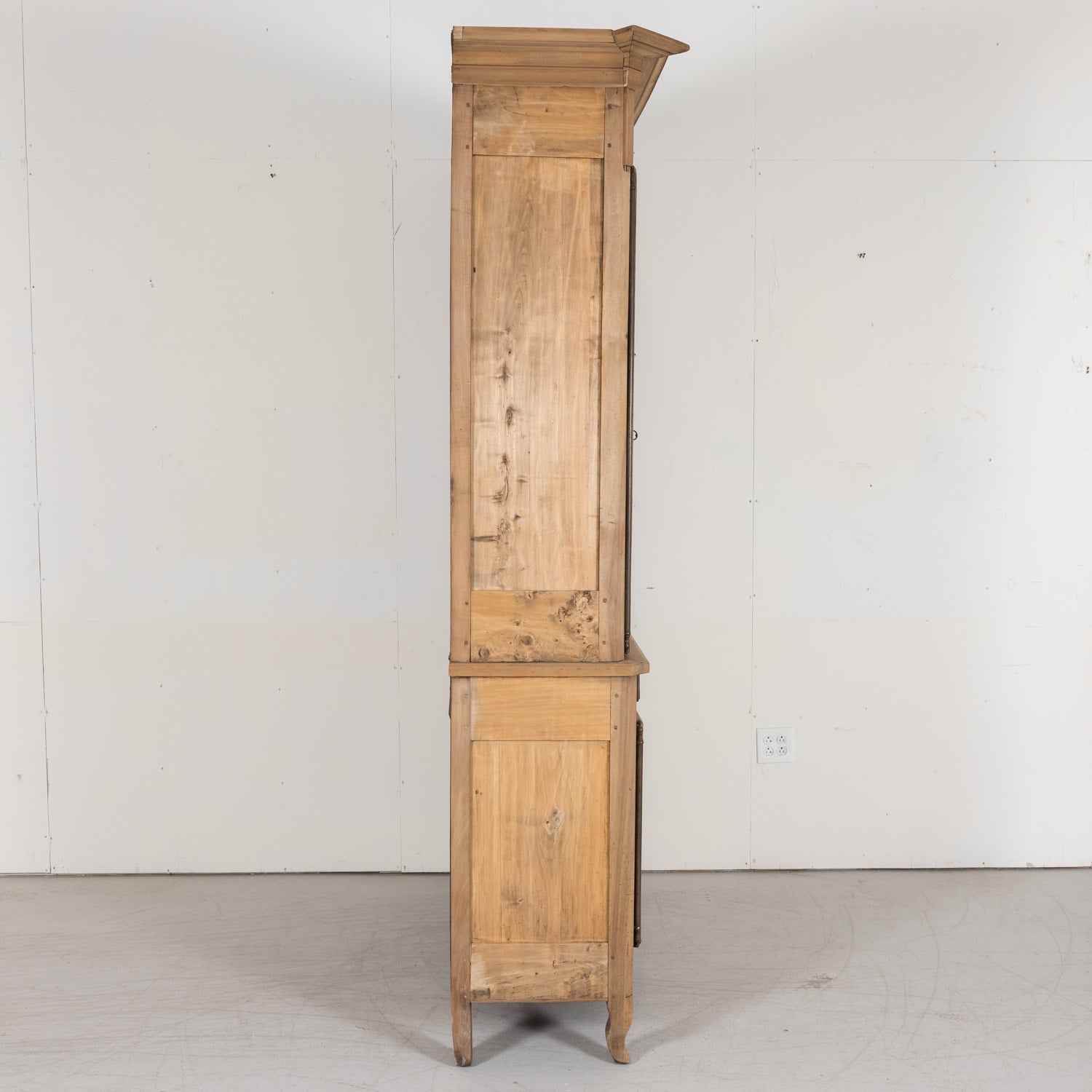 Louis XV Transition Louis XVI Buffet Deux Corps made of Solid Walnut Circa Late 18th Century
