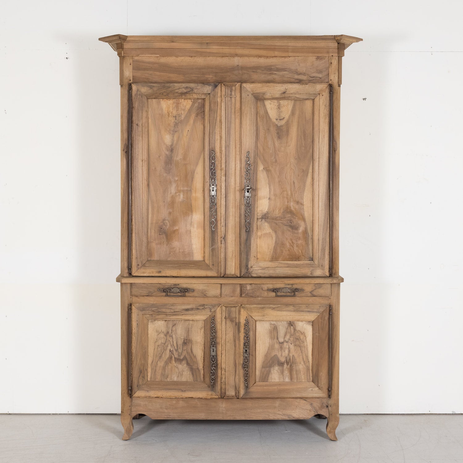 Louis XV Transition Louis XVI Buffet Deux Corps made of Solid Walnut Circa Late 18th Century