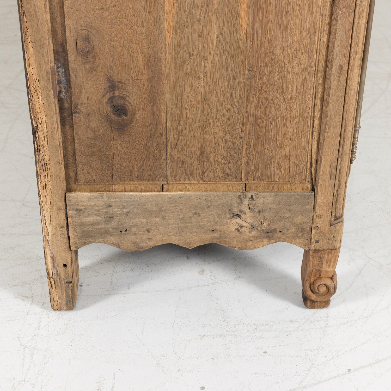 19th Century Carved French Country Louis XV Style Bleached Oak Enfilade Buffet