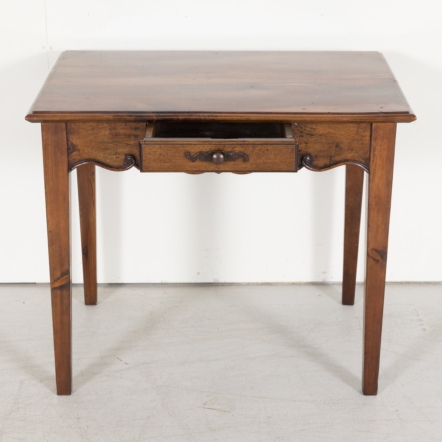 Louis XV Side Table with Scalloped Edge made of Walnut from Nice, France Circa Mid 1800s