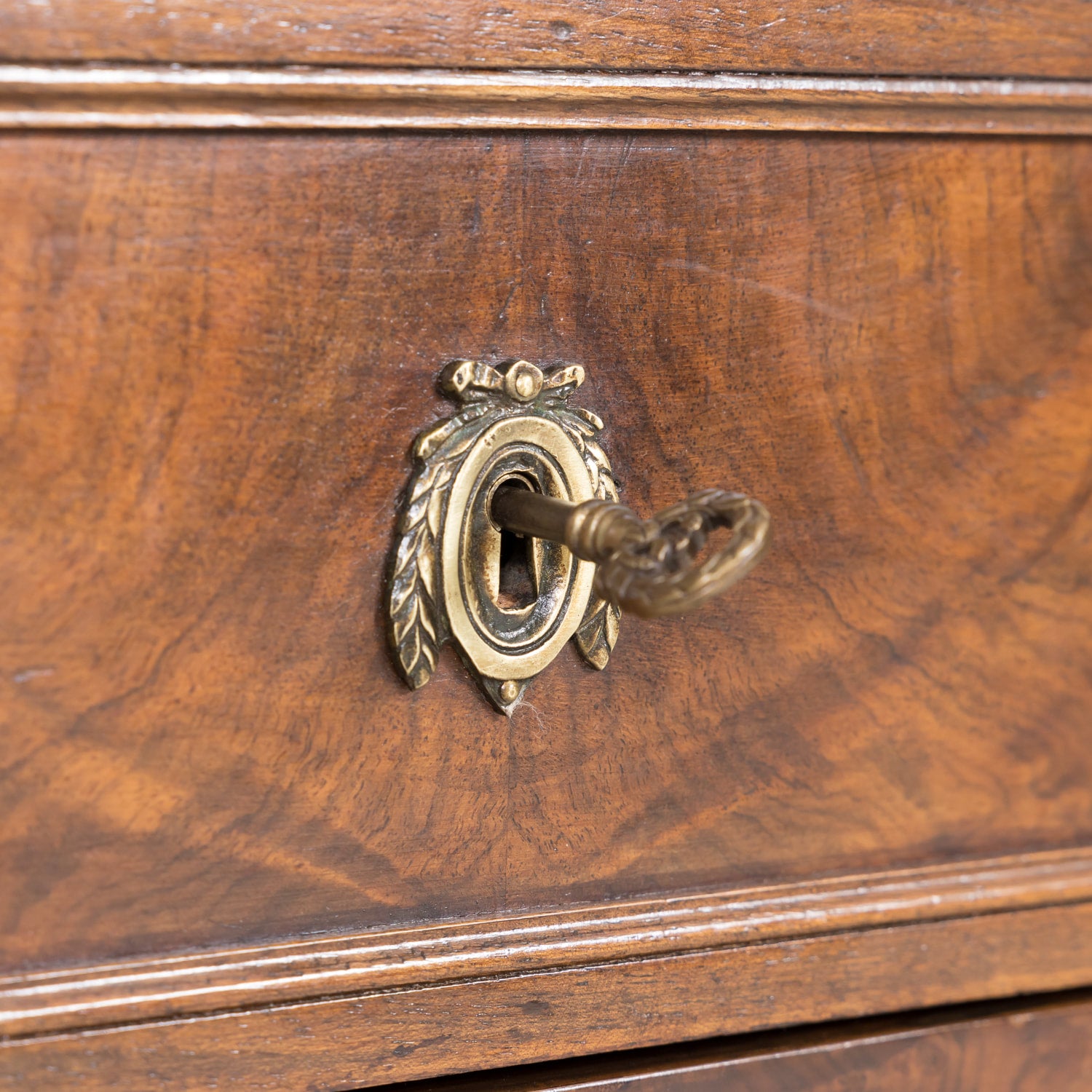 19th Century French Louis XVI Style Walnut and Burled Walnut Commode Sauteuse
