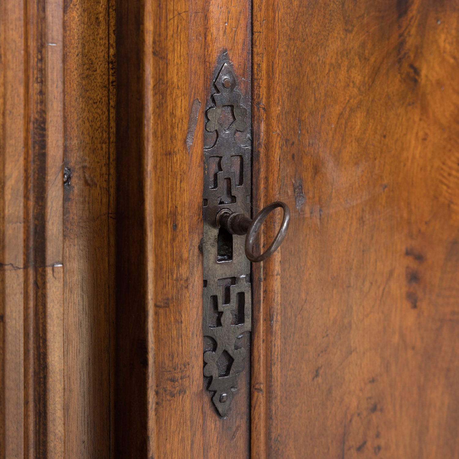 18th Century French Louis XV-Louis XVI Transition Period Solid Walnut Buffet d'Appui