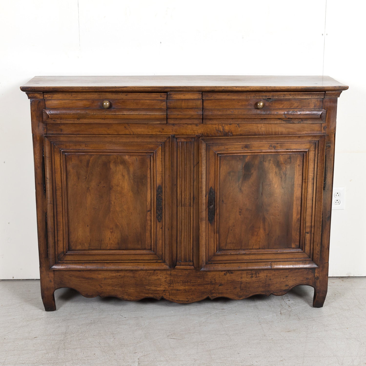 18th Century French Louis XV-Louis XVI Transition Period Solid Walnut Buffet d'Appui