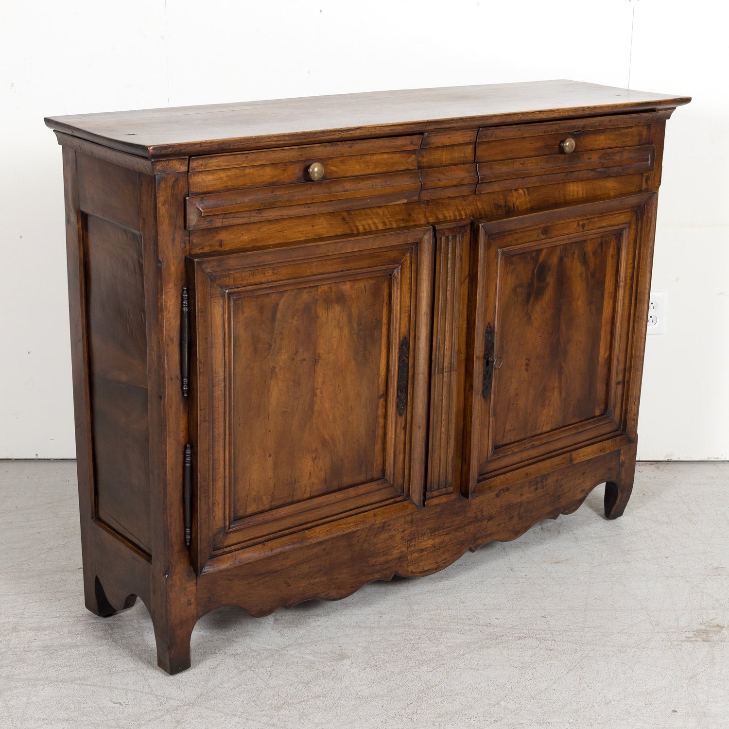 18th Century French Louis XV-Louis XVI Transition Period Solid Walnut Buffet d'Appui