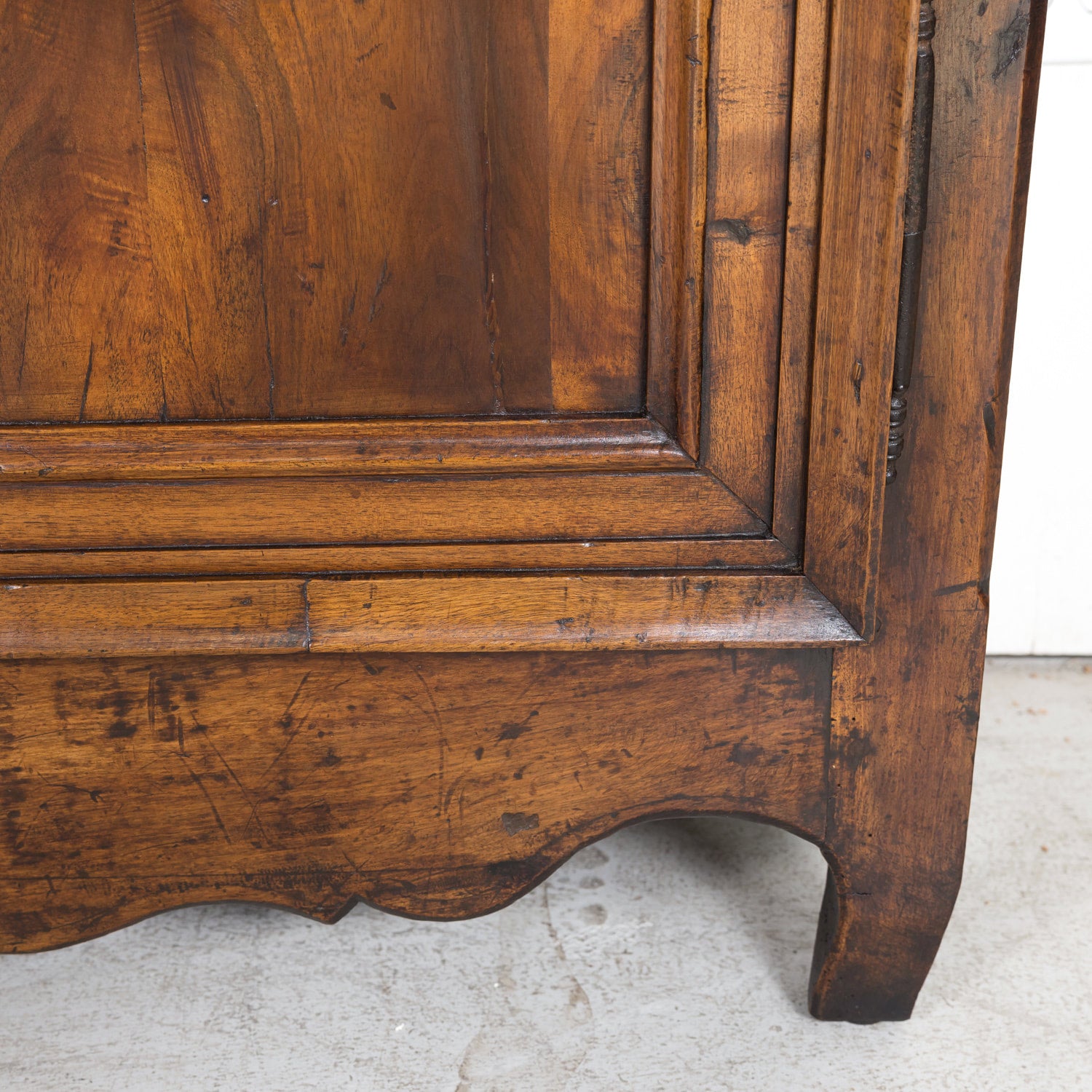 18th Century French Louis XV-Louis XVI Transition Period Solid Walnut Buffet d'Appui