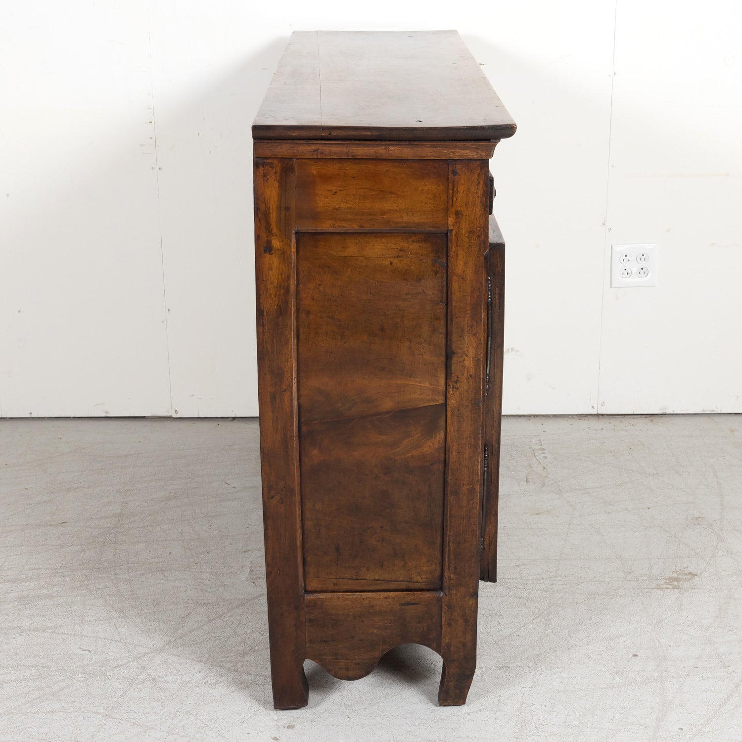 18th Century French Louis XV-Louis XVI Transition Period Solid Walnut Buffet d'Appui