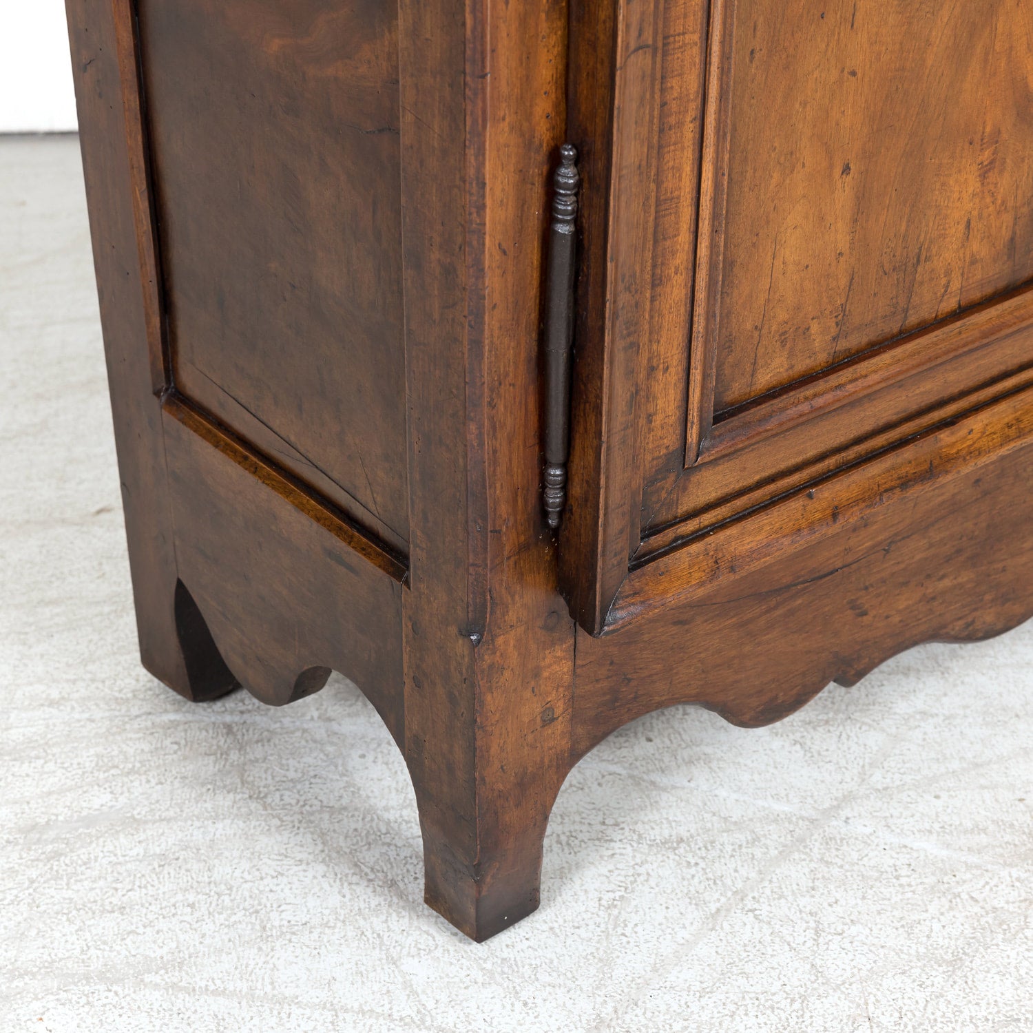 18th Century French Louis XV-Louis XVI Transition Period Solid Walnut Buffet d'Appui