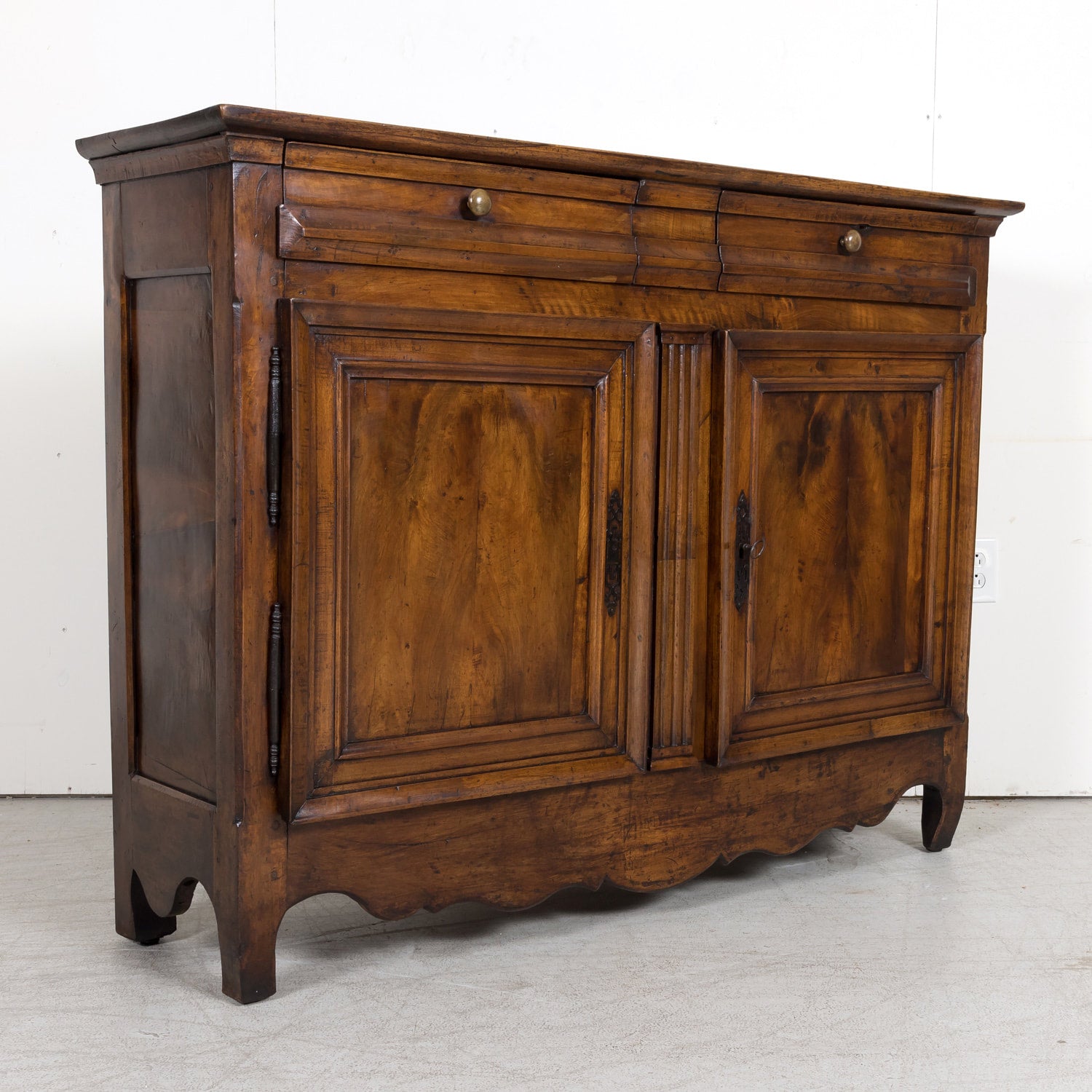 18th Century French Louis XV-Louis XVI Transition Period Solid Walnut Buffet d'Appui