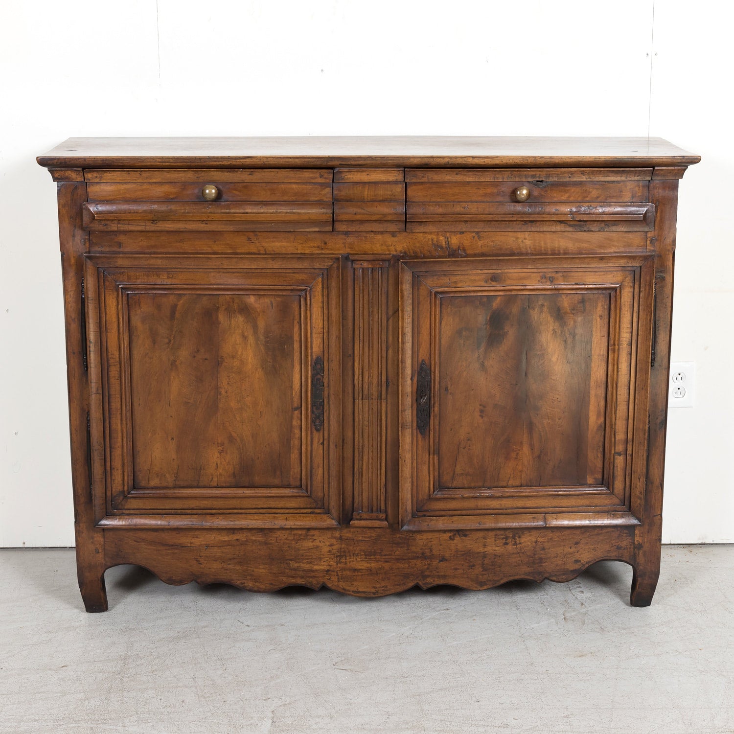 18th Century French Louis XV-Louis XVI Transition Period Solid Walnut Buffet d'Appui
