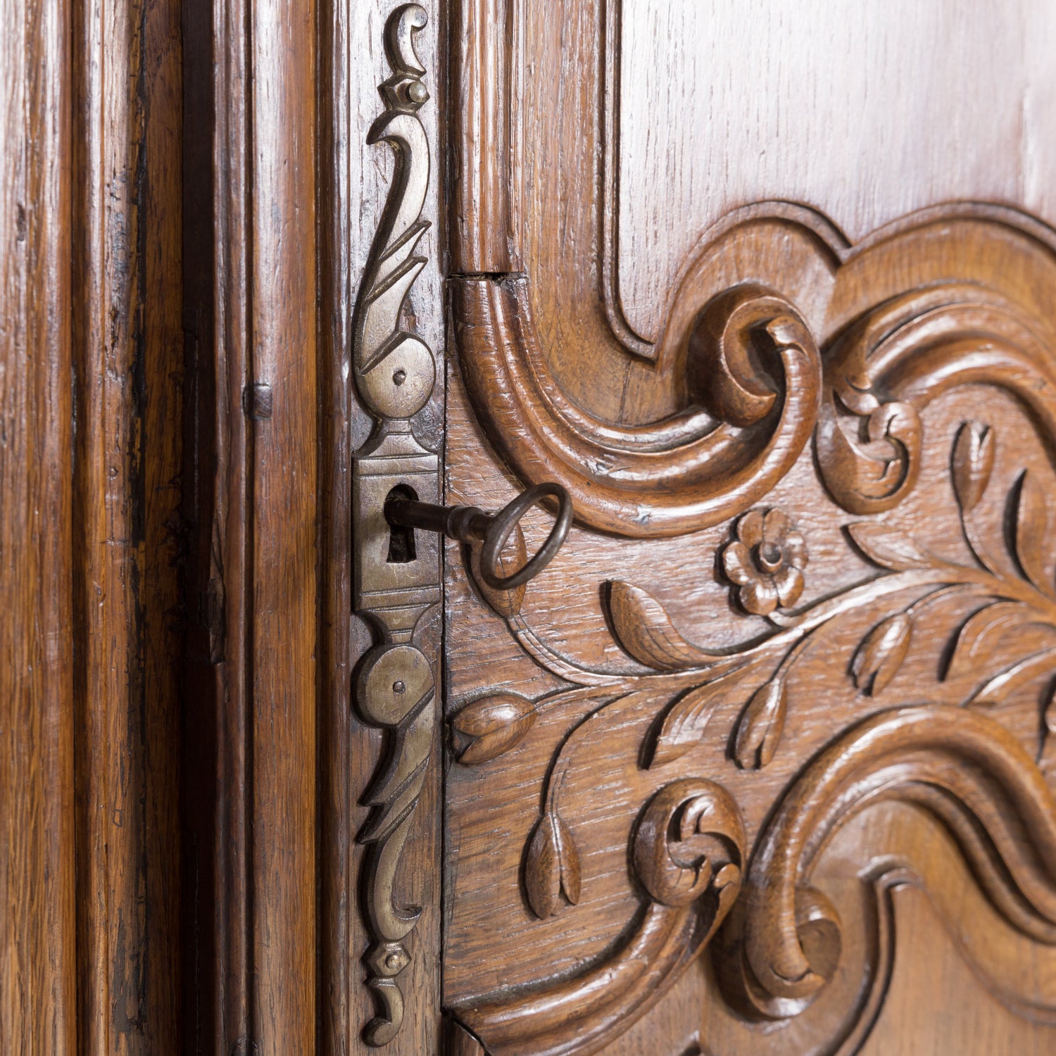 18th Century French Country Louis XV Period Carved Normandy Oak Bonnetiere