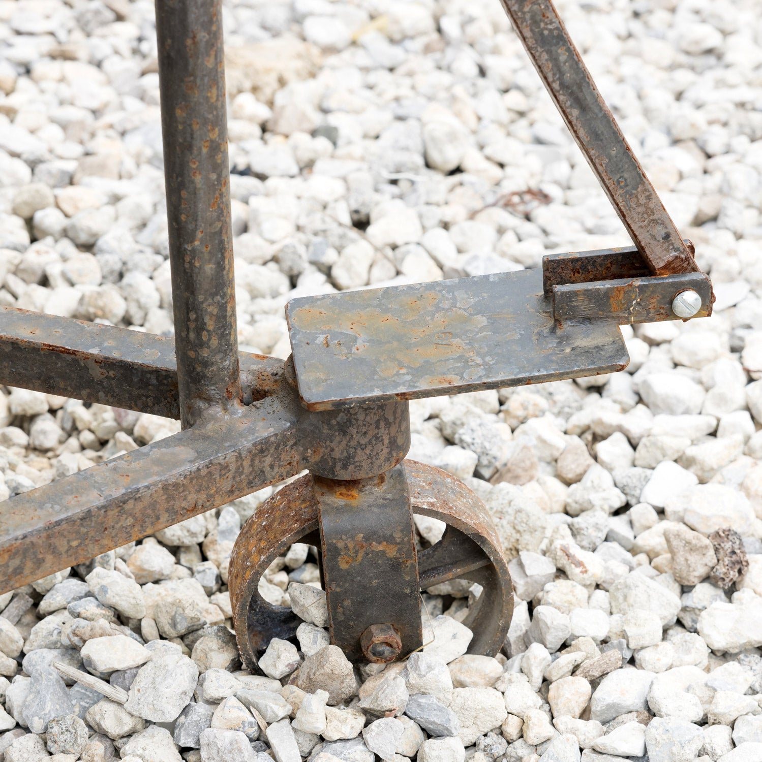 Large Cast Iron Kadai Fire Bowl or Fire Pit on Wheels, 47