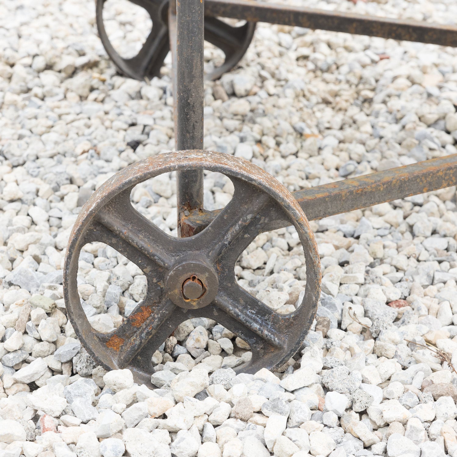 Medium Cast Iron Kadai Fire Bowl or Fire Pit on Wheels, 40