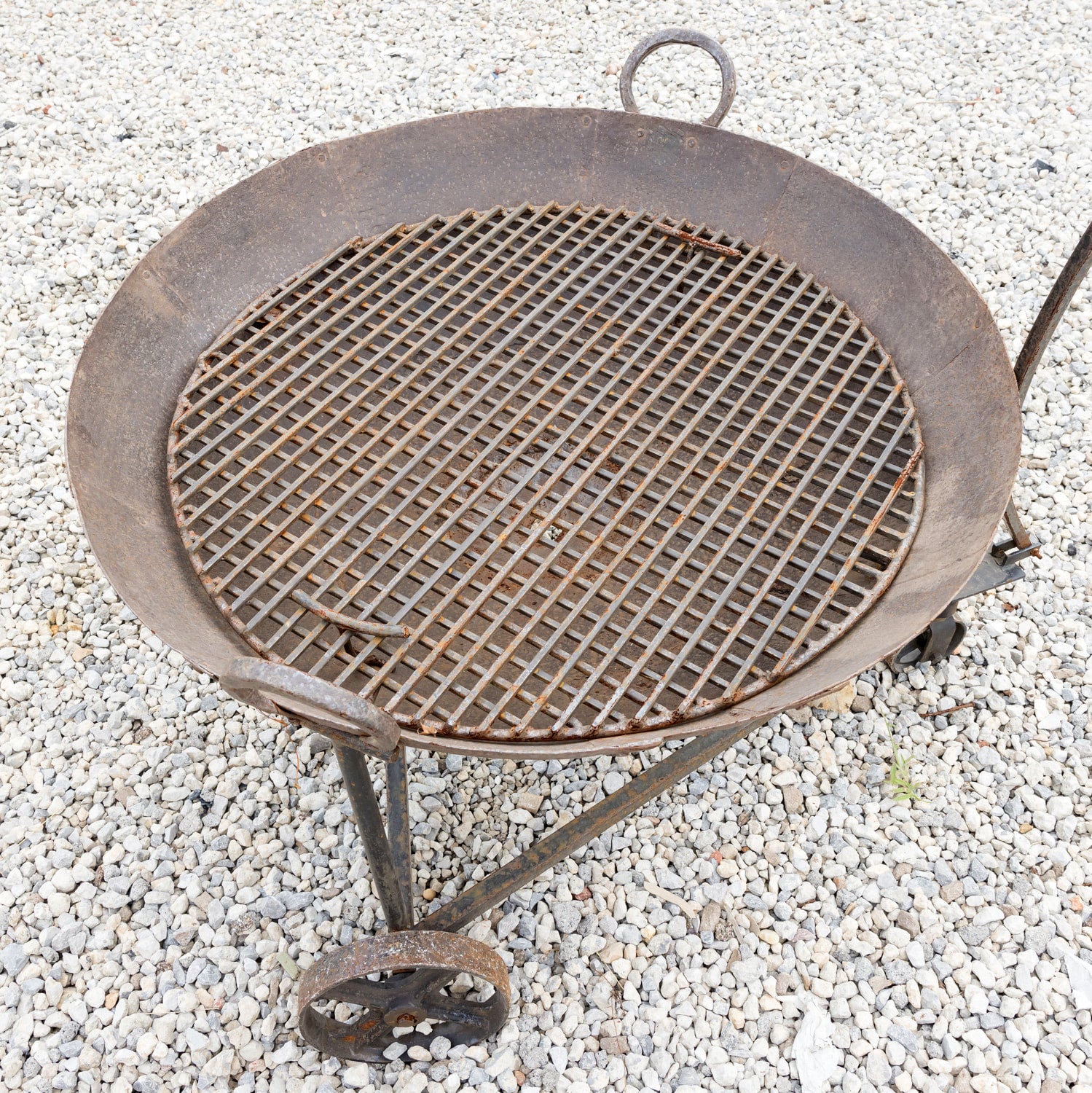 Medium Cast Iron Kadai Fire Bowl or Fire Pit on Wheels, 40