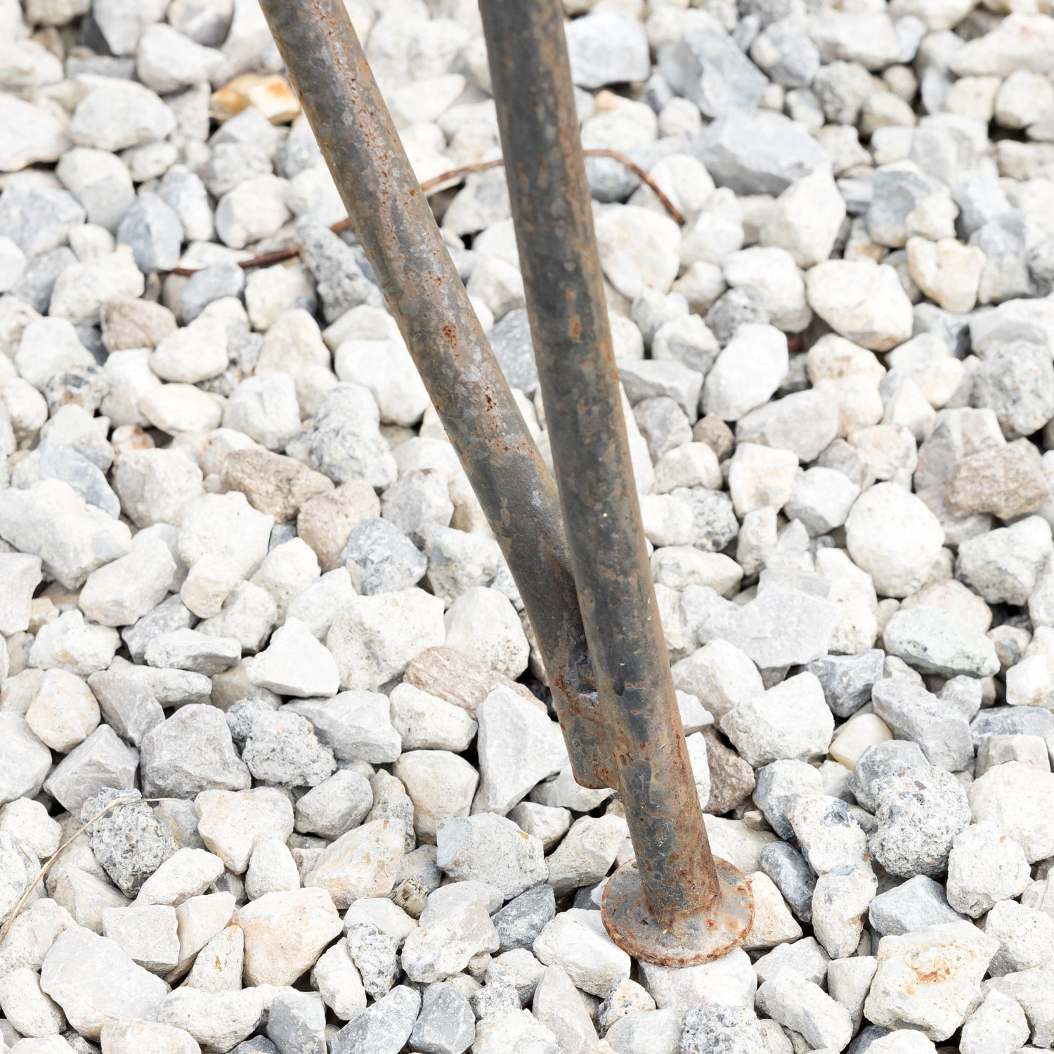 Small Cast Iron Kadai Fire Bowl or Fire Pit with Iron Hairpin Legs Base, 32.5