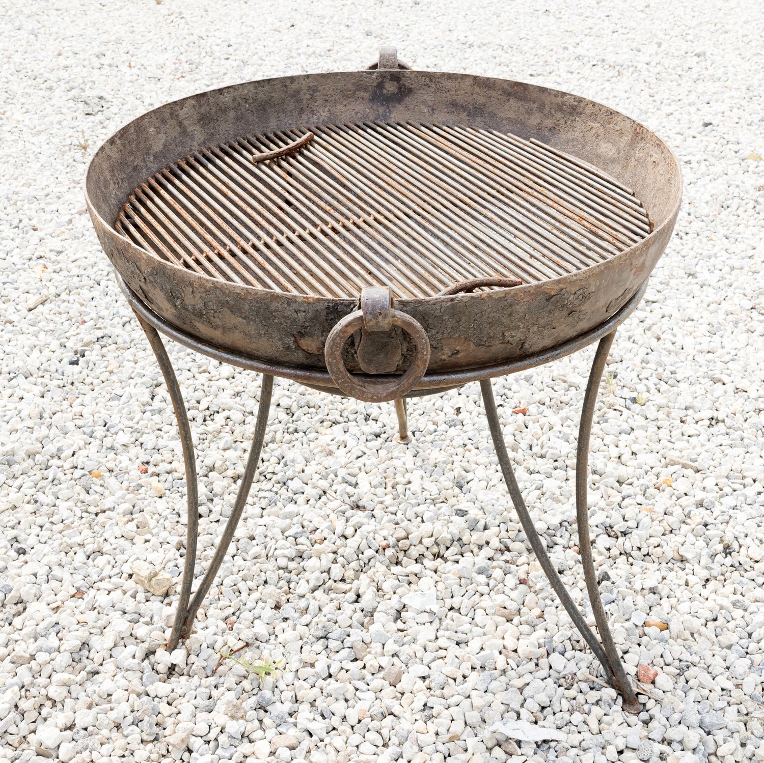 Small Cast Iron Kadai Fire Bowl or Fire Pit with Iron Hairpin Legs Base, 32.5