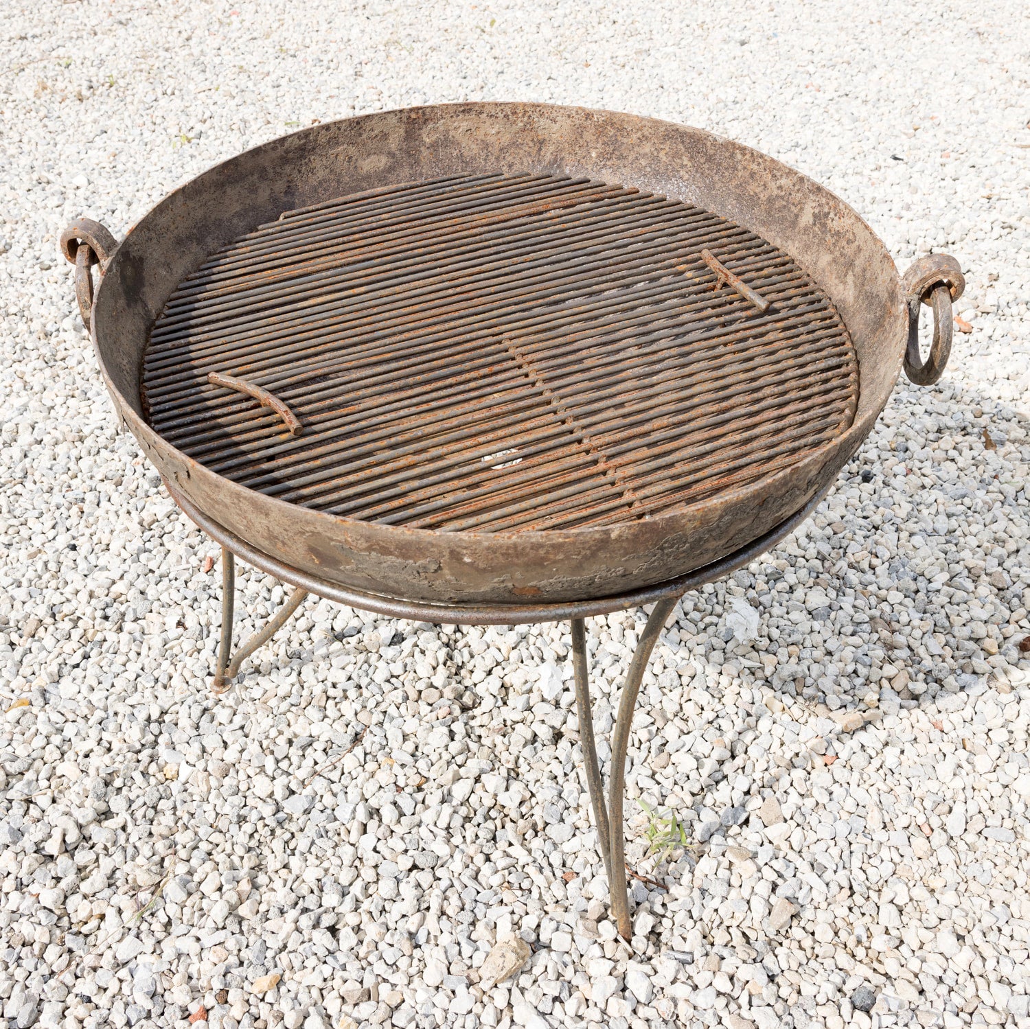 Small Cast Iron Kadai Fire Bowl or Fire Pit with Iron Hairpin Legs Base, 32.5