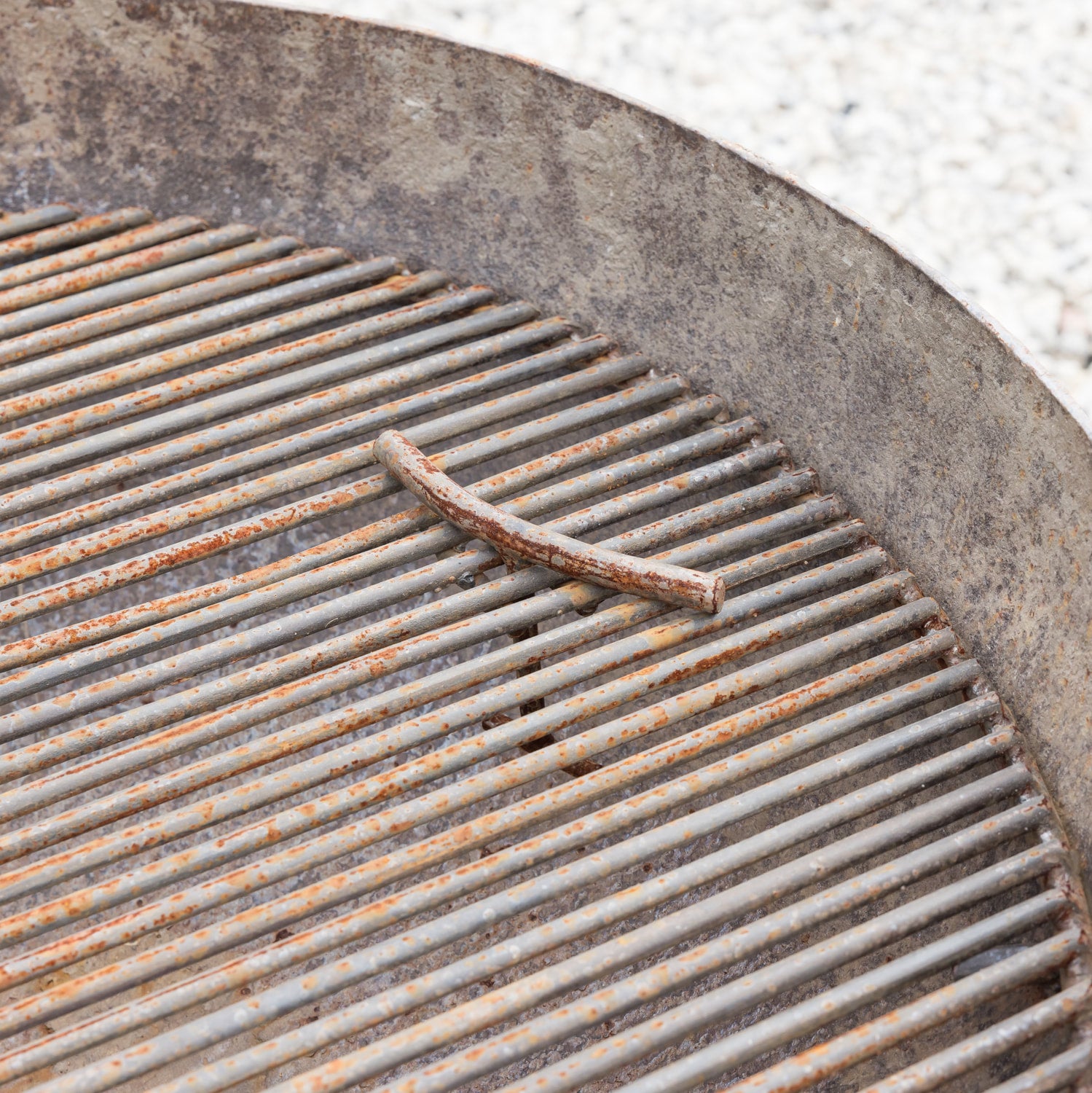 Small Cast Iron Kadai Fire Bowl or Fire Pit with Iron Hairpin Legs Base, 32.5