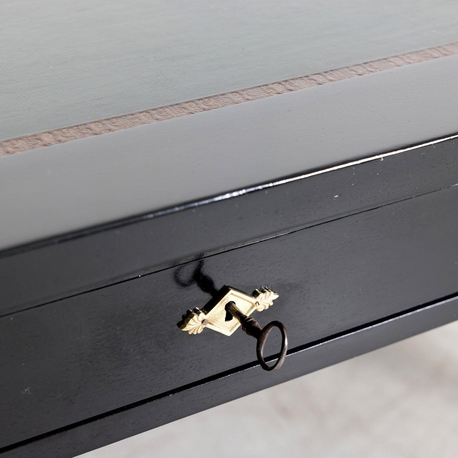 Fine Mid-20th Century Maison Jansen French Louis XVI Style Ebonized Bureau Plat or Desk