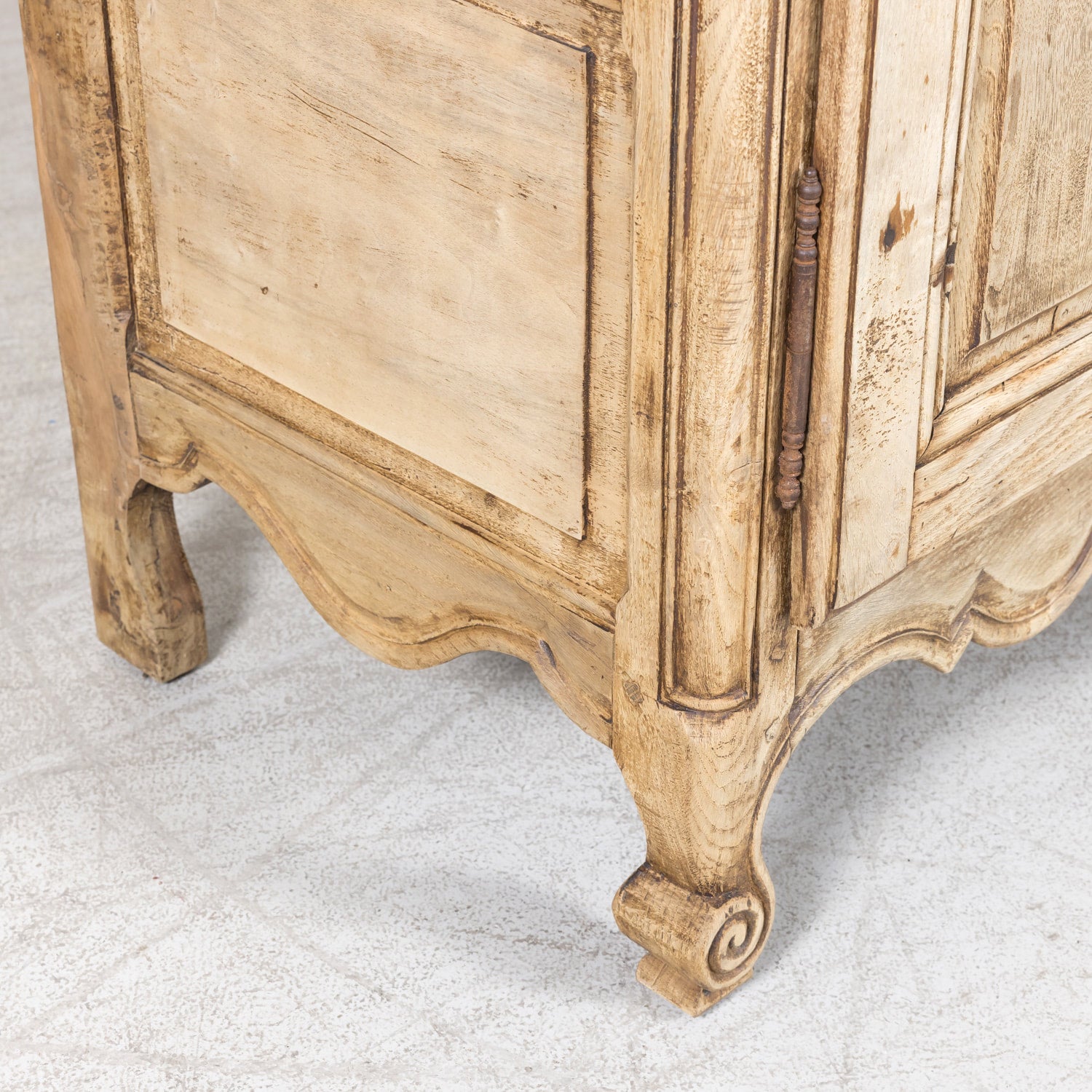 19th Century Carved French Country Louis XV Style Bleached Oak Enfilade Buffet