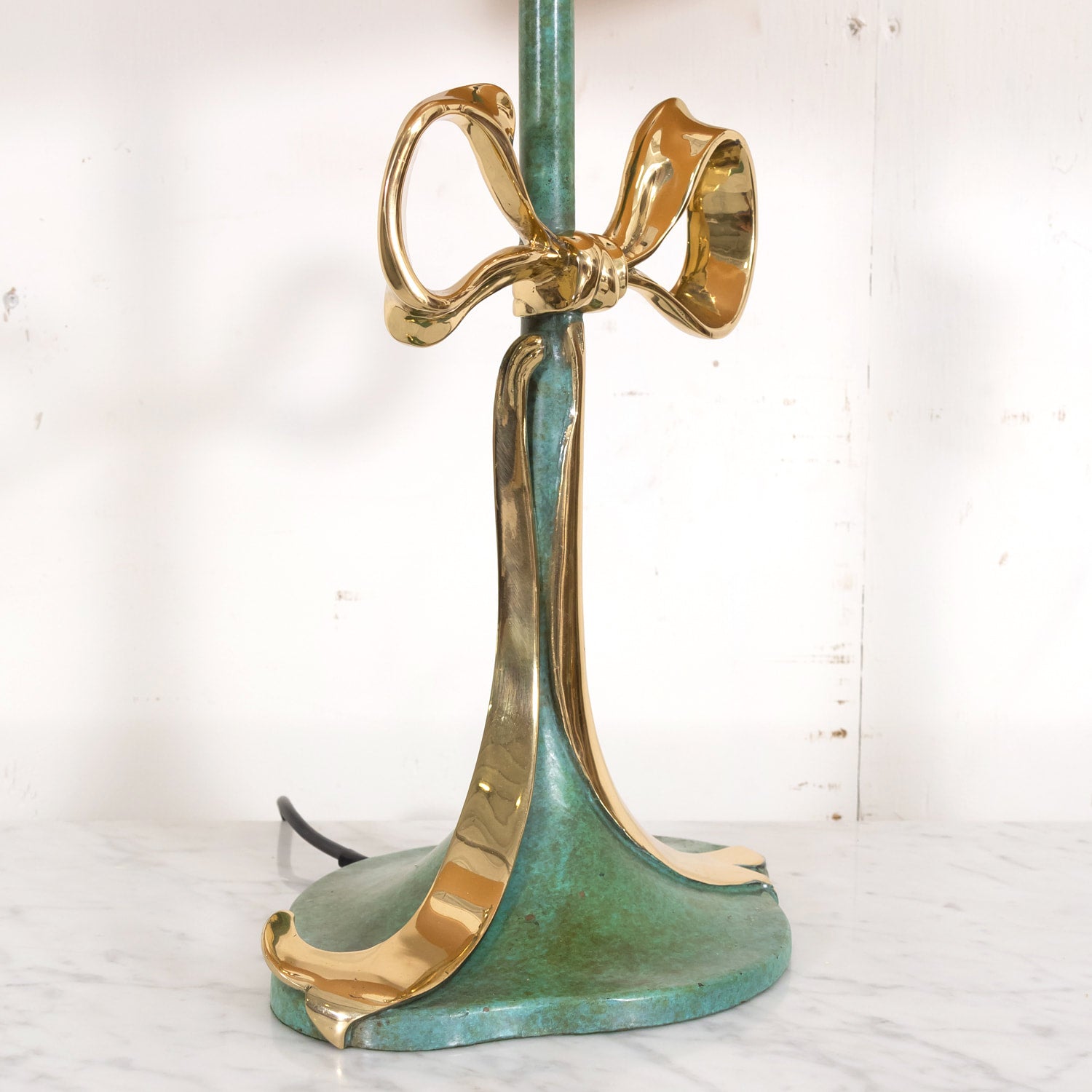 Vintage 20th Century Enameled Bronze Ribbon Table Lamp by Valentí Spain, Signed