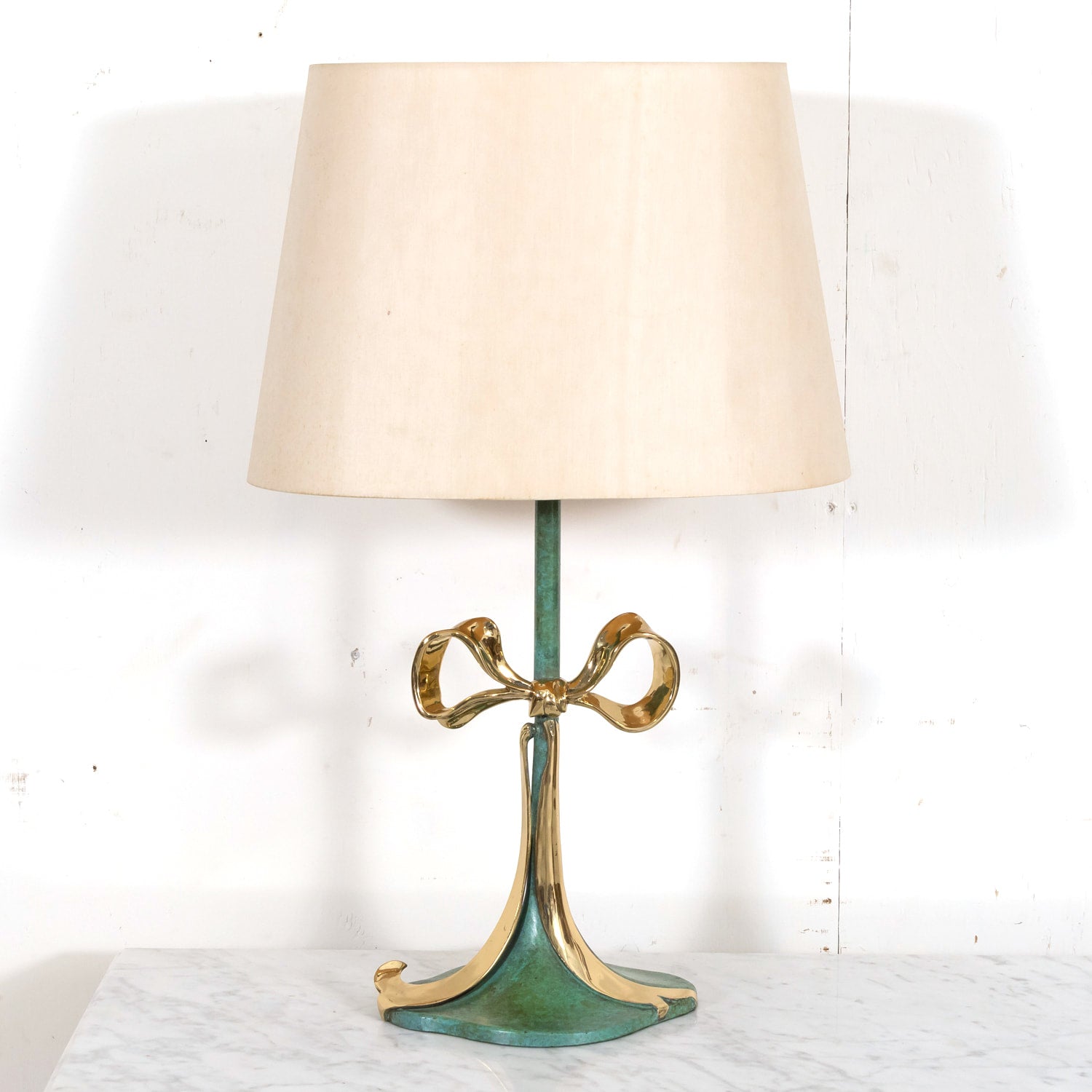 Vintage 20th Century Enameled Bronze Ribbon Table Lamp by Valentí Spain, Signed