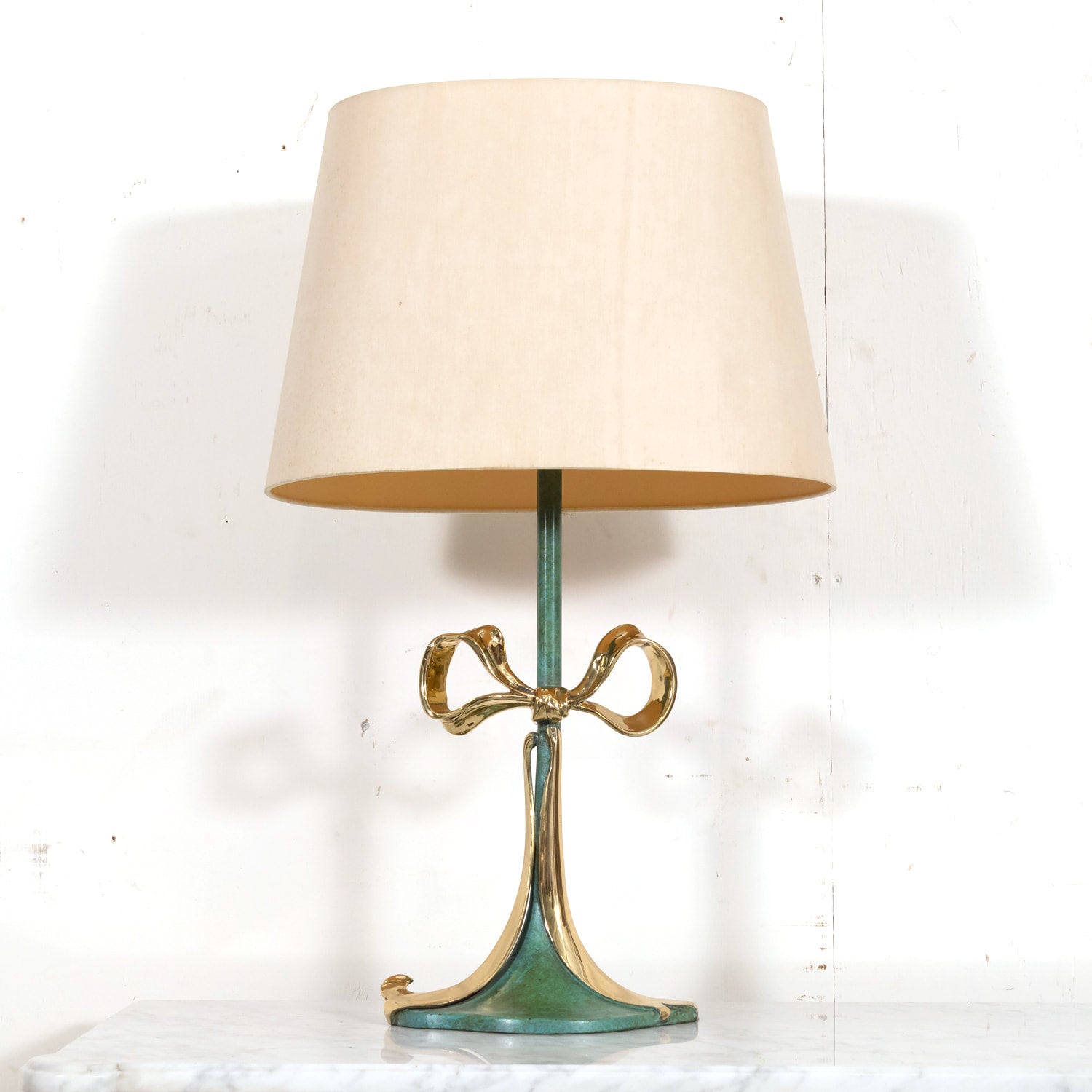 Vintage 20th Century Enameled Bronze Ribbon Table Lamp by Valentí Spain, Signed